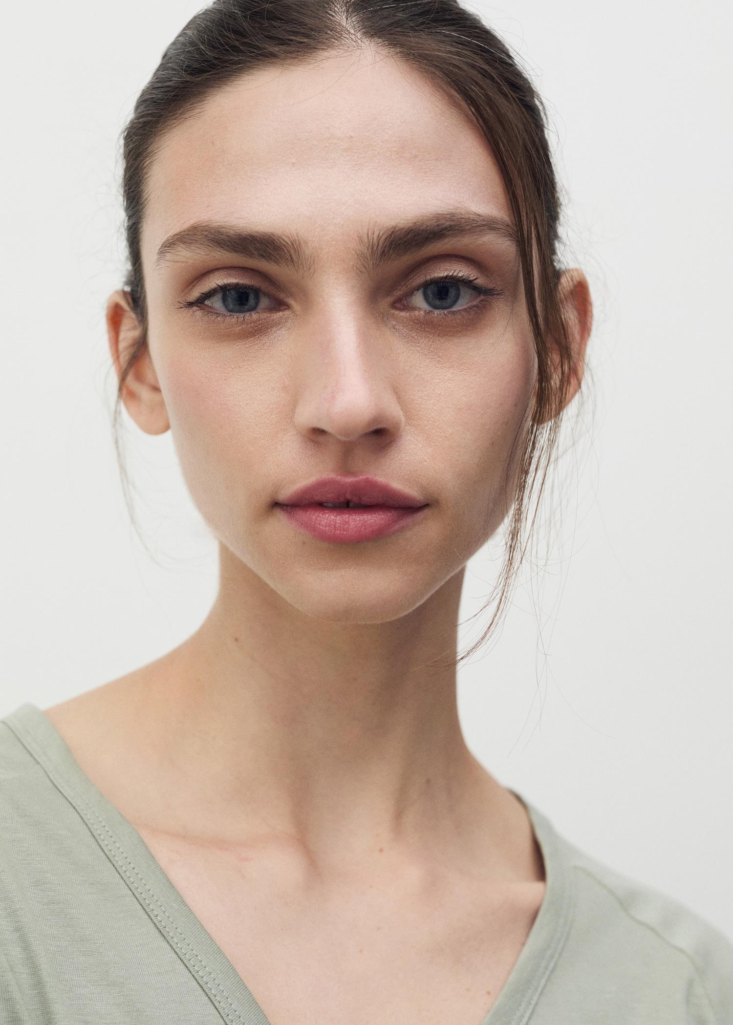 Cotton V-neck nightgown - Women | MANGO USA Product Image