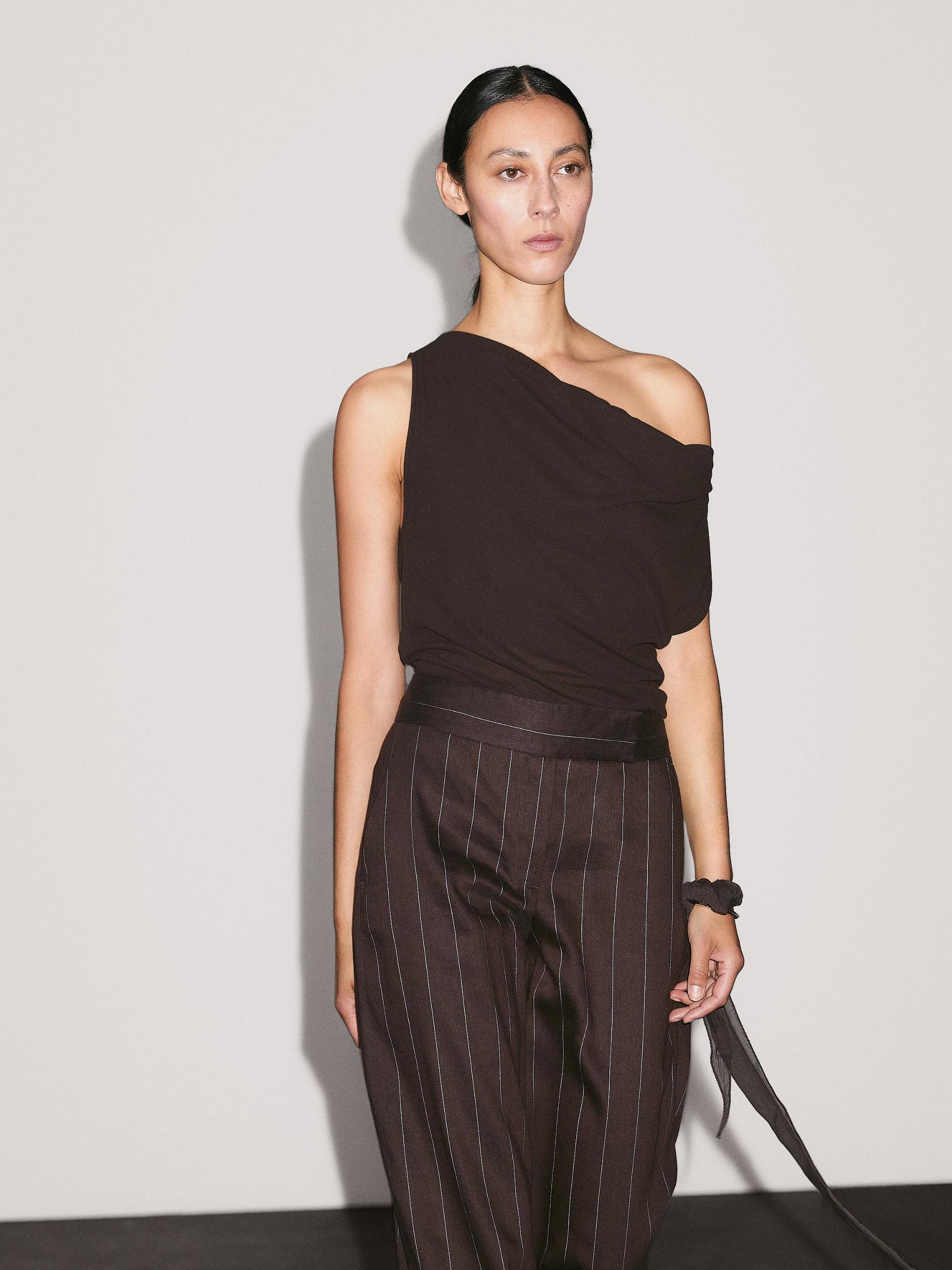 100% cotton asymmetric top Product Image