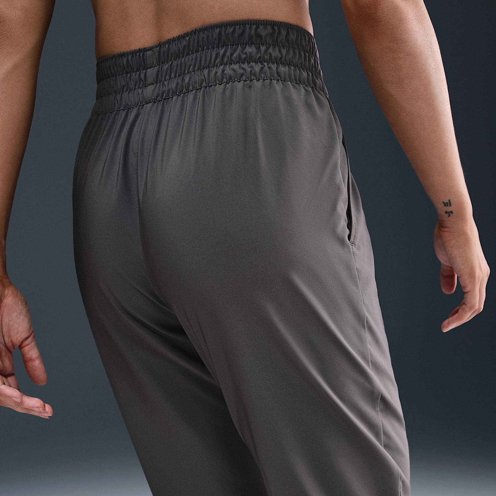 Nike One Women's Dri-FIT High-Waisted 7/8 Joggers Product Image