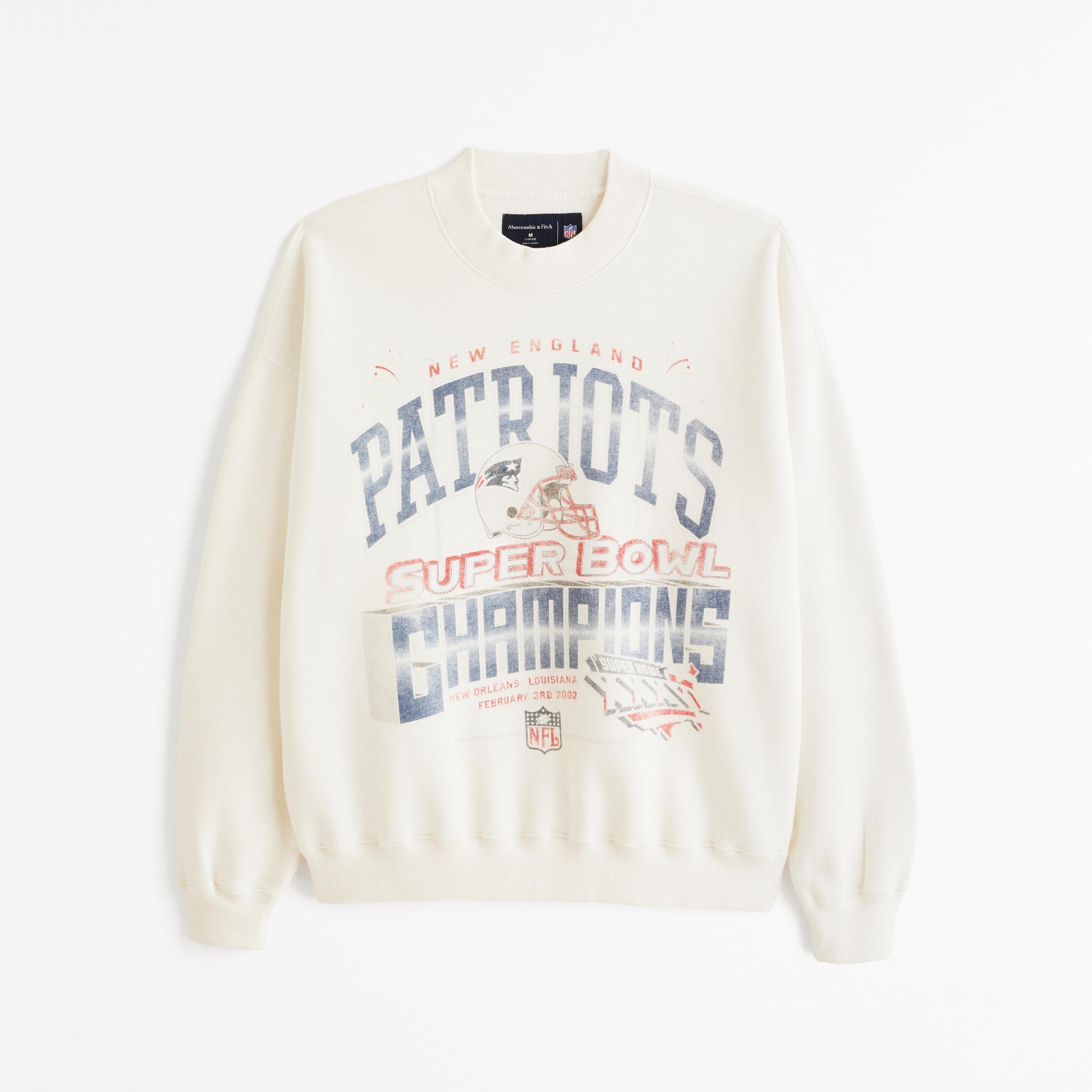 New England Patriots Graphic Crew Sweatshirt Product Image