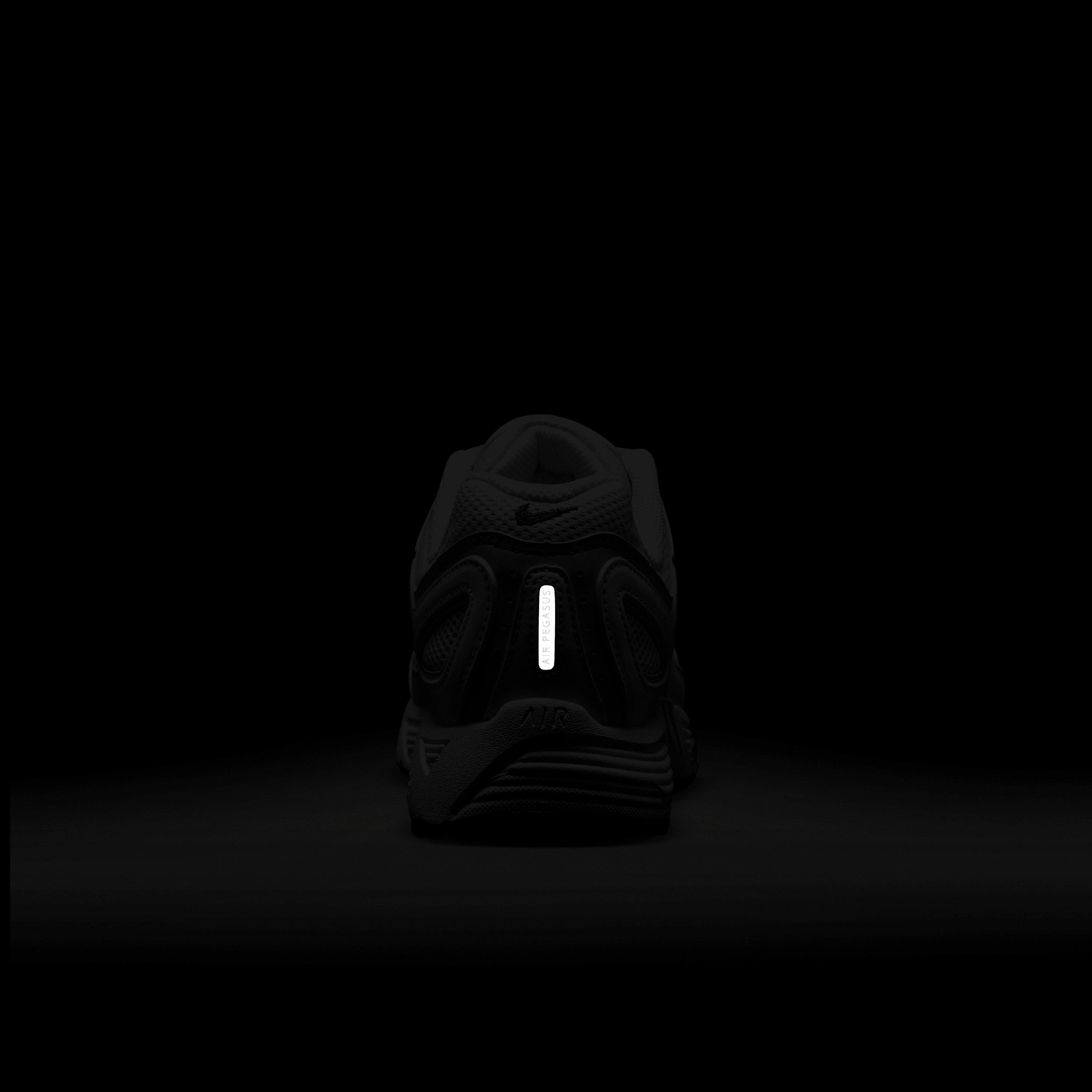 Nike Womens Air Pegasus 2005 Shoes | HQ5718-600 Product Image