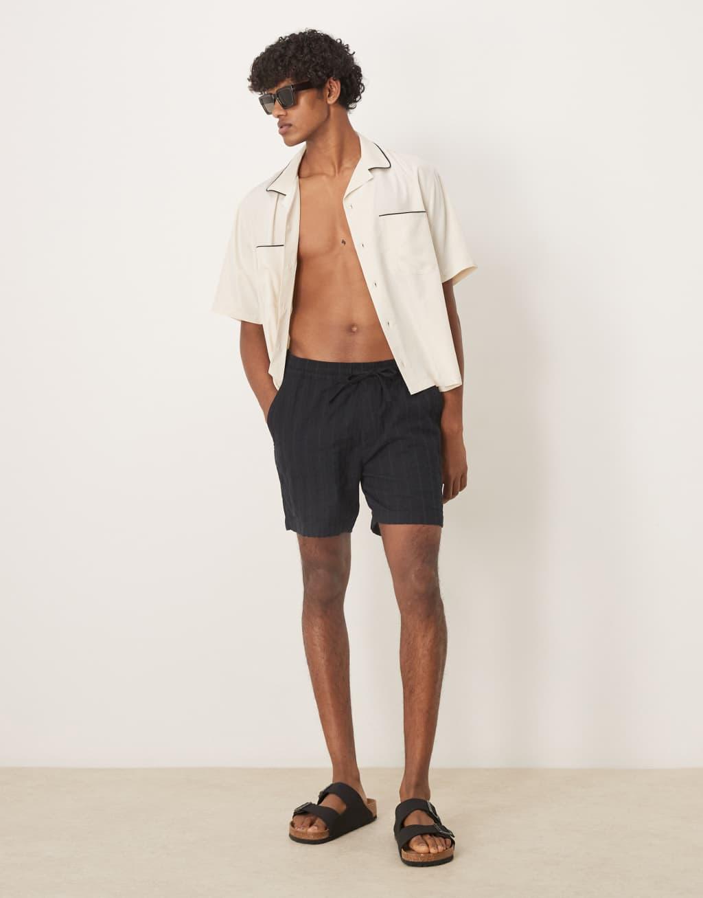 Abercrombie & Fitch 6 inch textured linen drawstring shorts in black Product Image