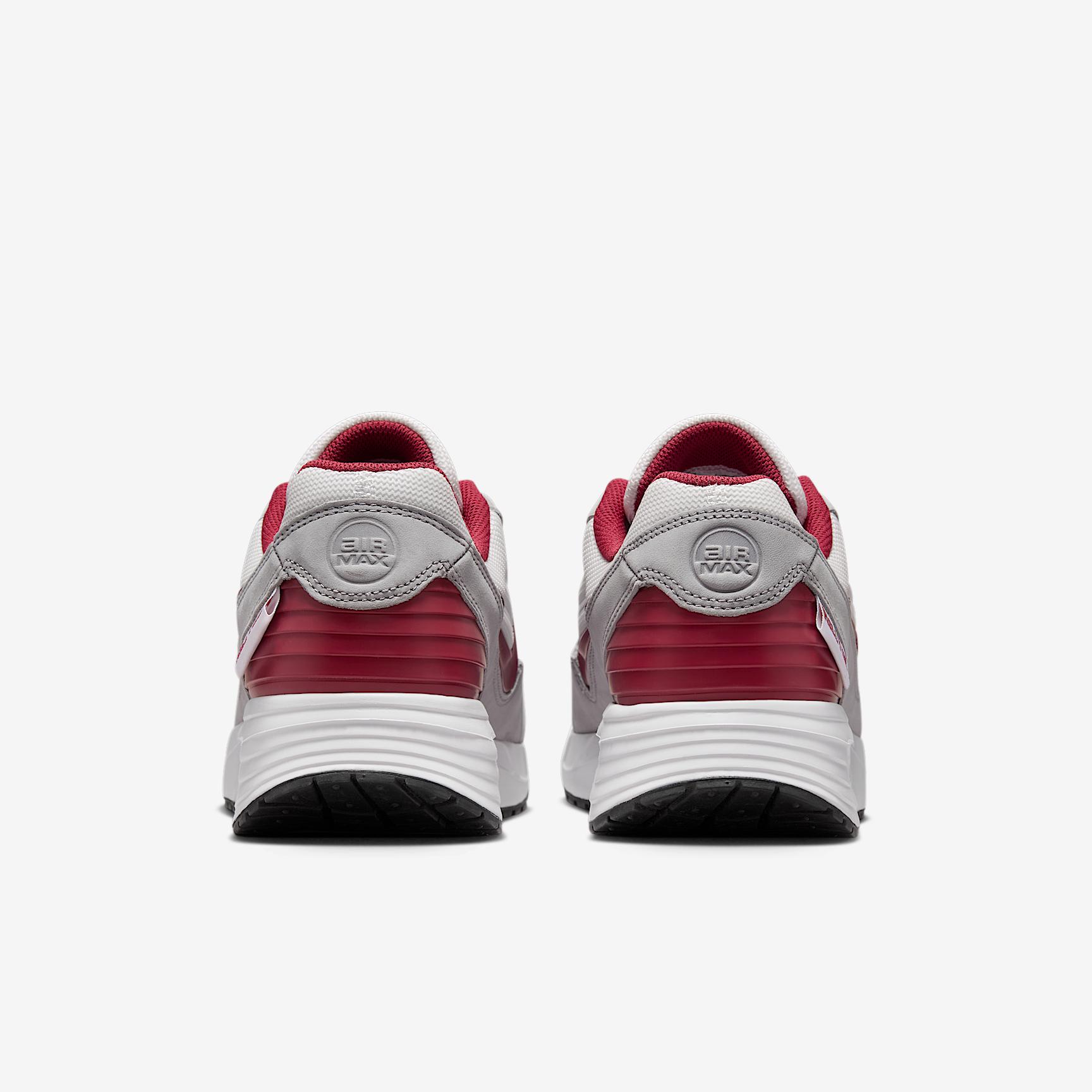 Nike Men's College Air Max Verse (UNC) Shoes Product Image