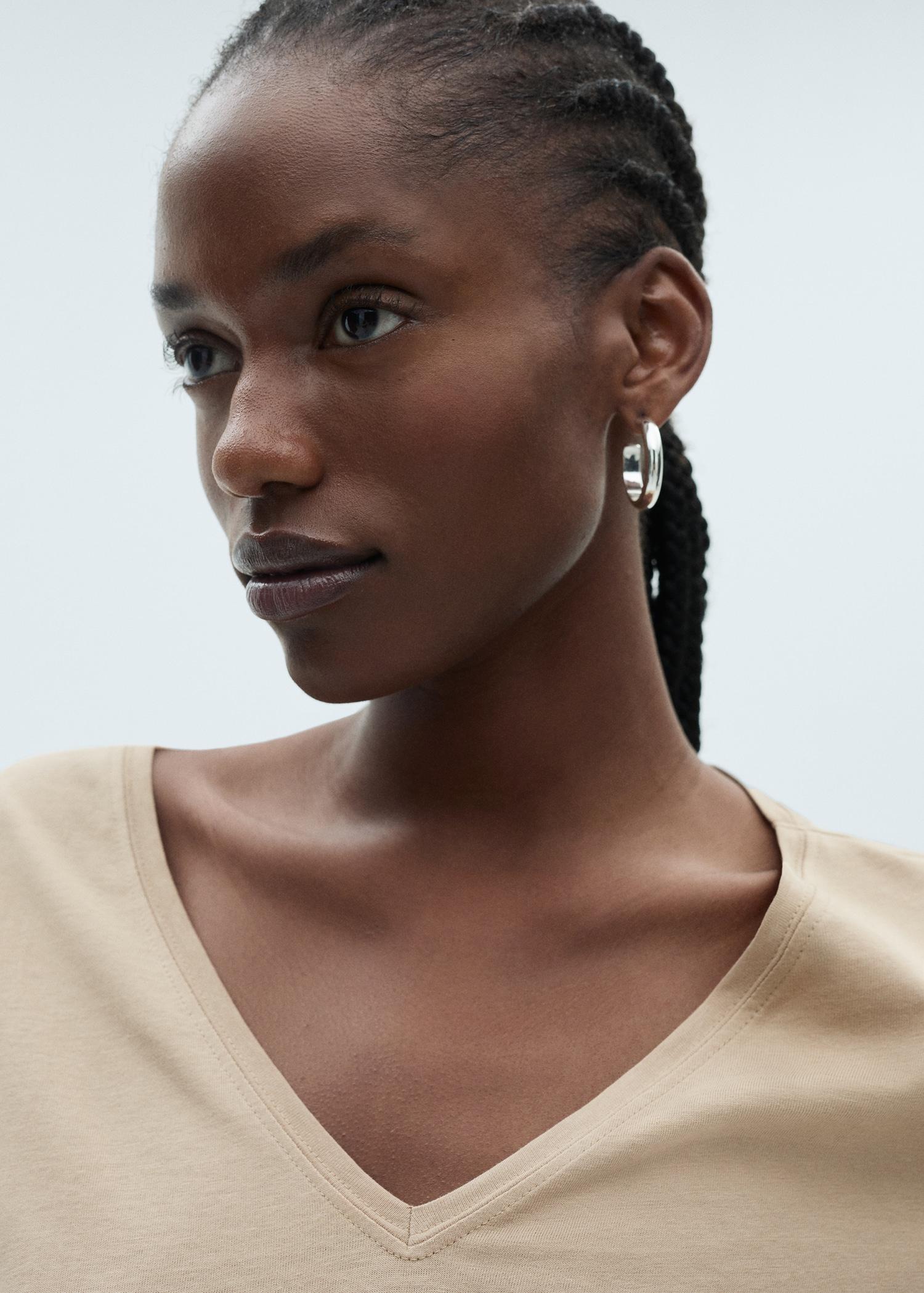 V-neck cotton T-shirt - Women | MANGO USA Product Image