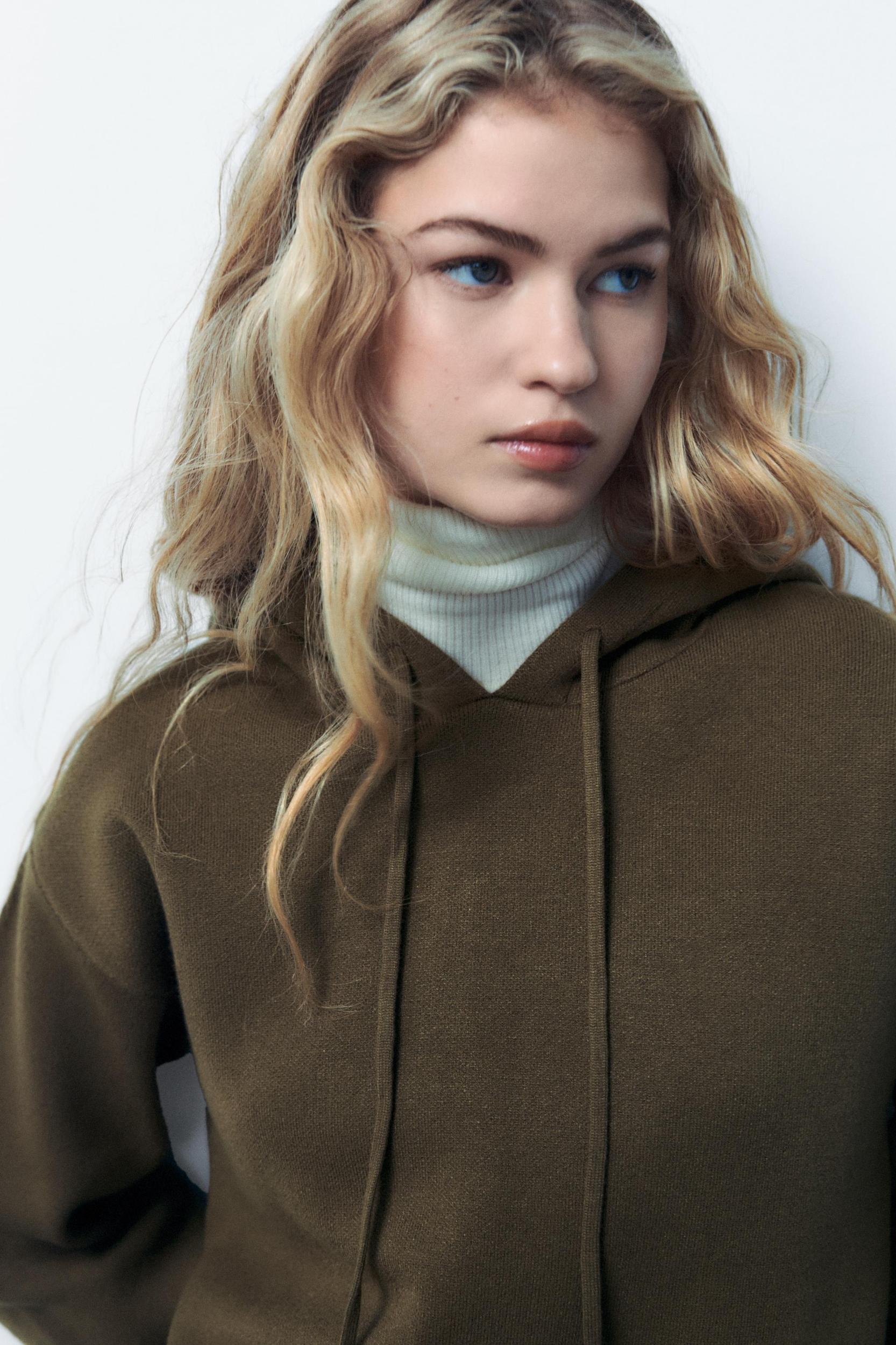 BASIC KNIT SWEATER Product Image