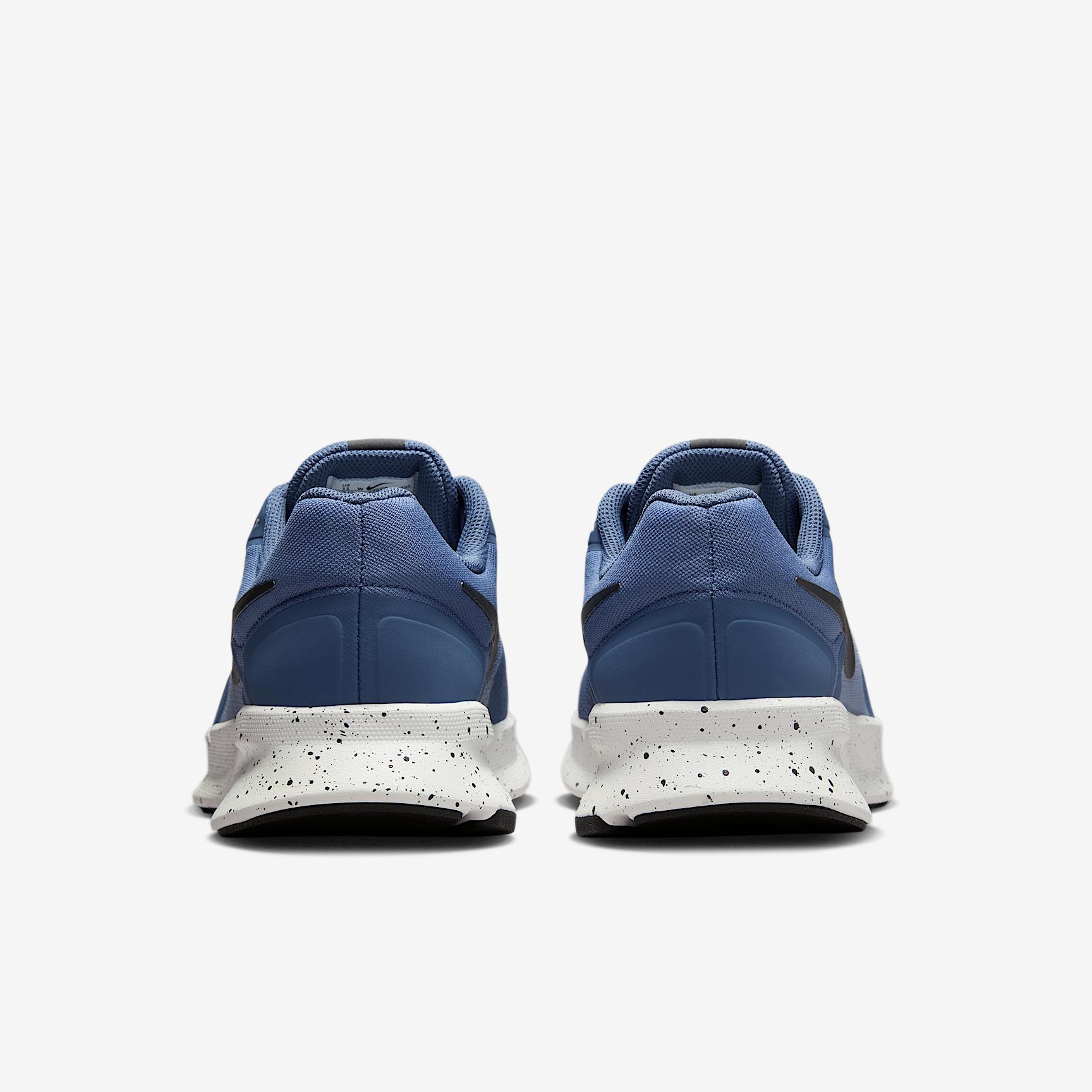 Nike Men's Run Swift 3 Road Running Shoes (Extra Wide) Product Image