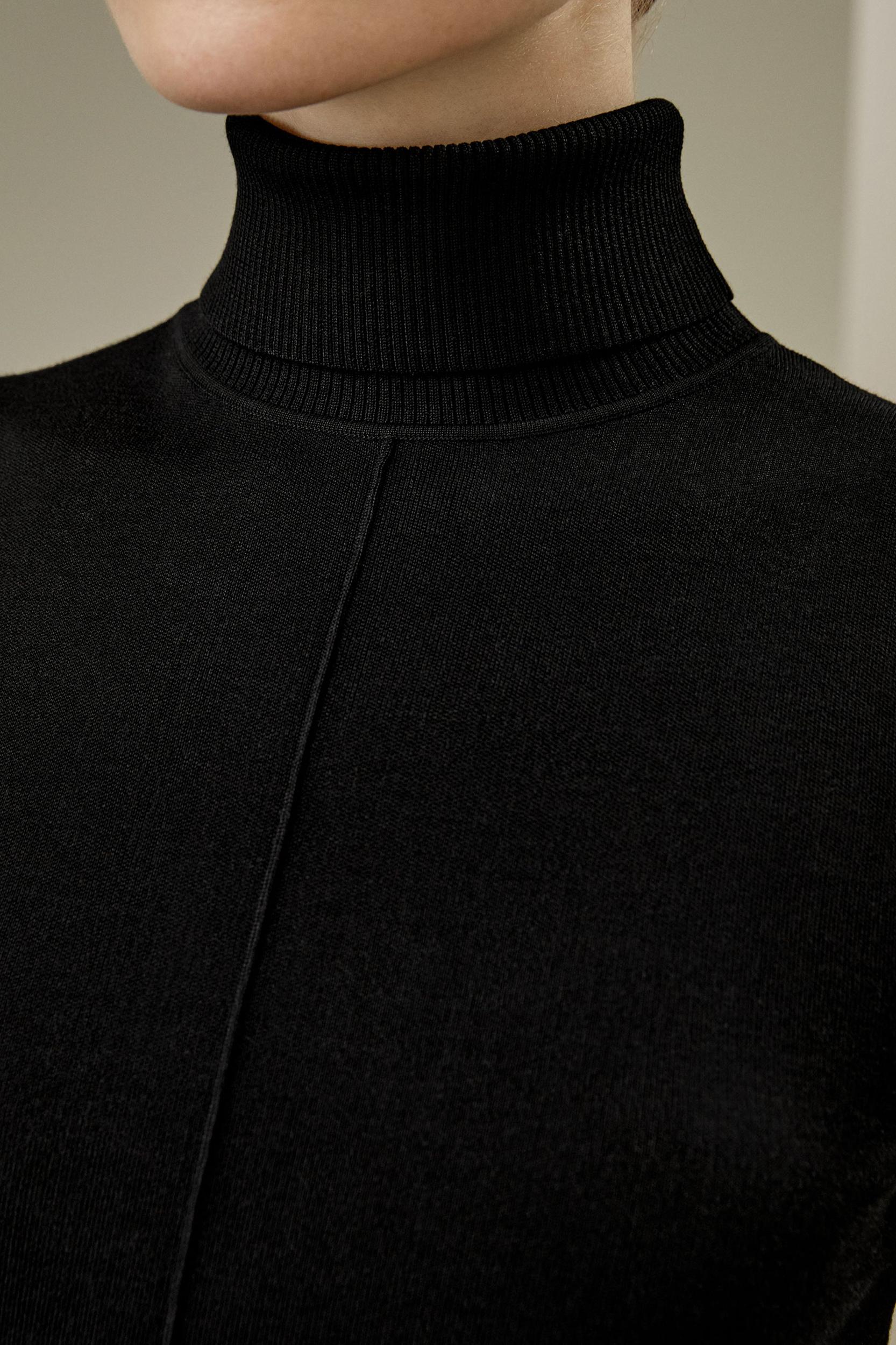 Silk Knitted Turtleneck Sleeveless Top Product Image