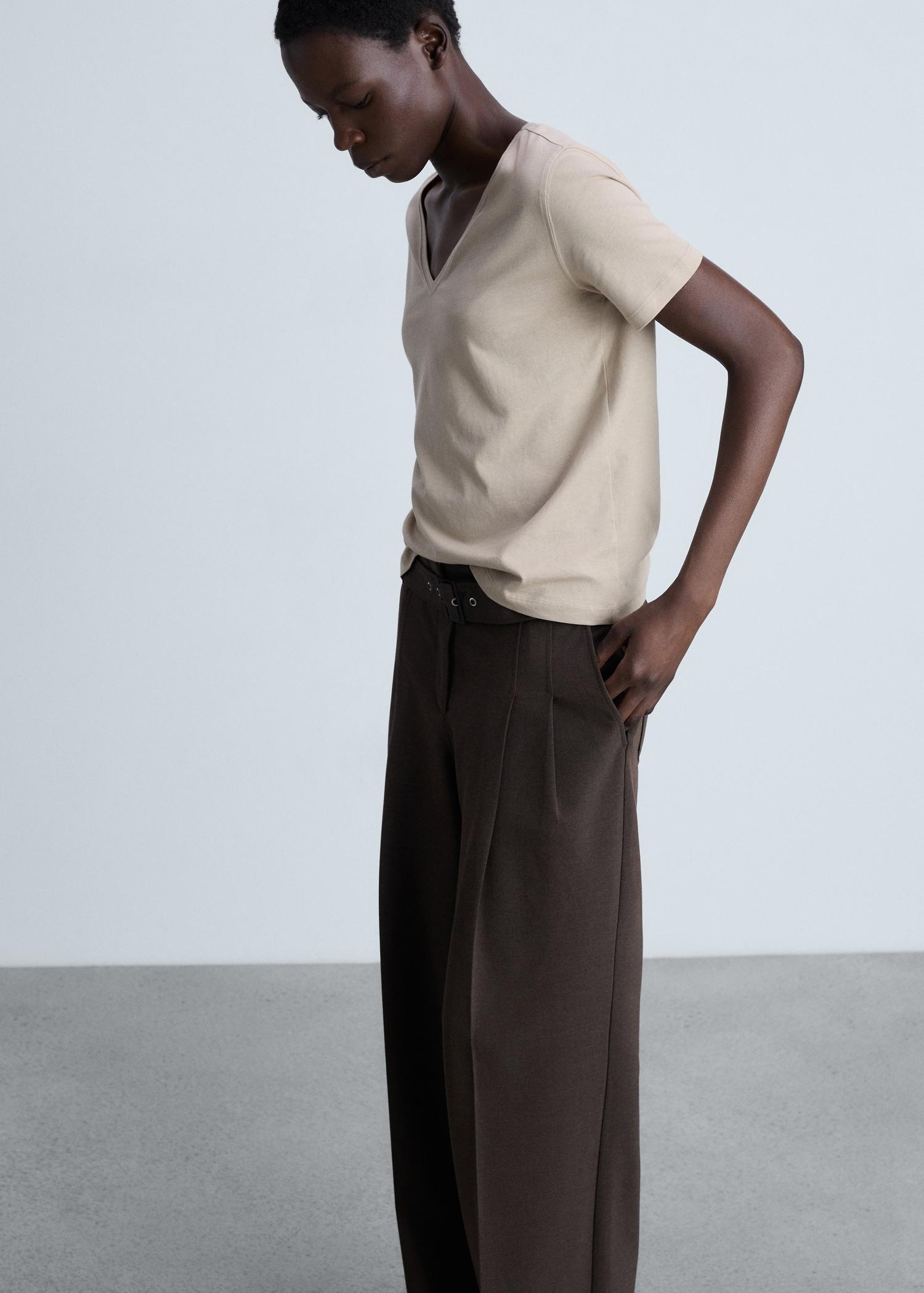 V-neck cotton T-shirt - Women | MANGO USA Product Image