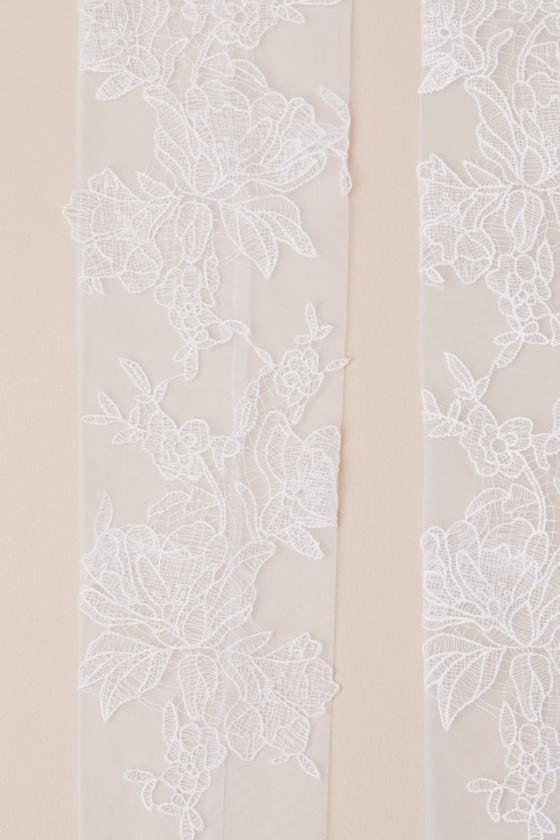 Lisele White Mesh Floral Applique Fingerless Gloves Product Image