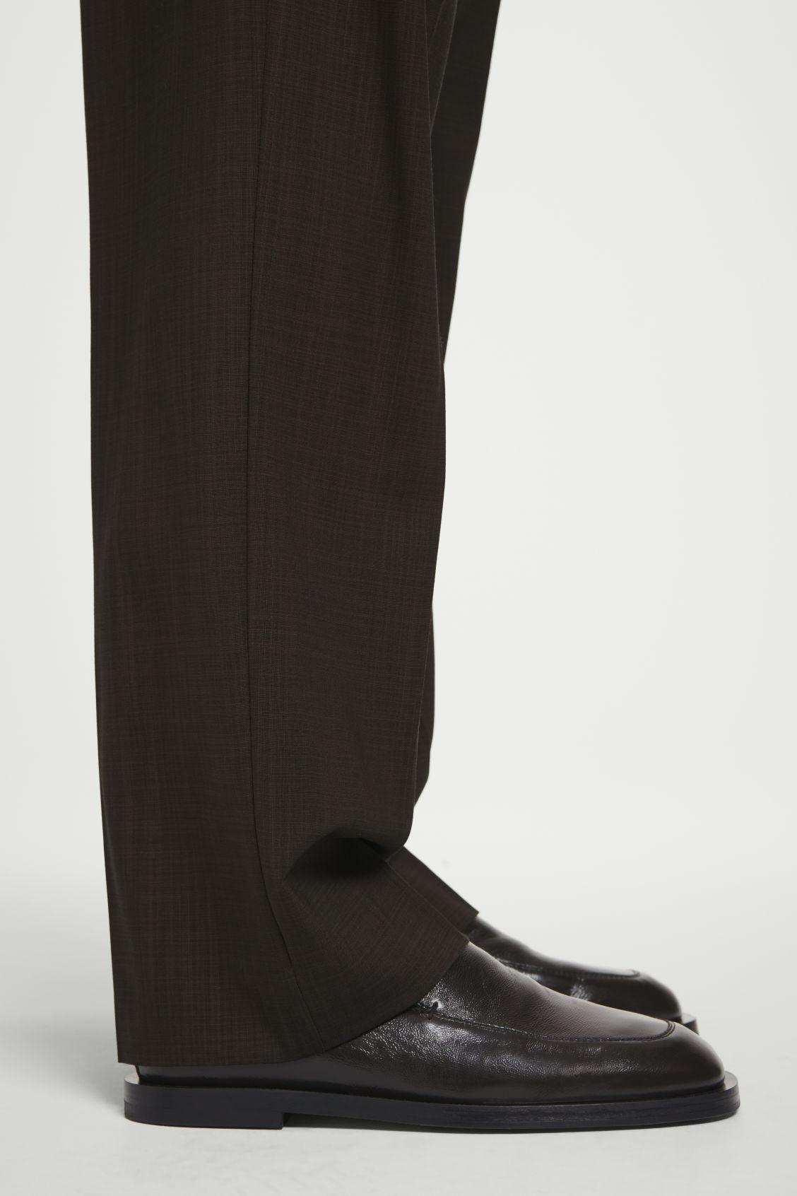 CLASSIC LEATHER LOAFERS Product Image