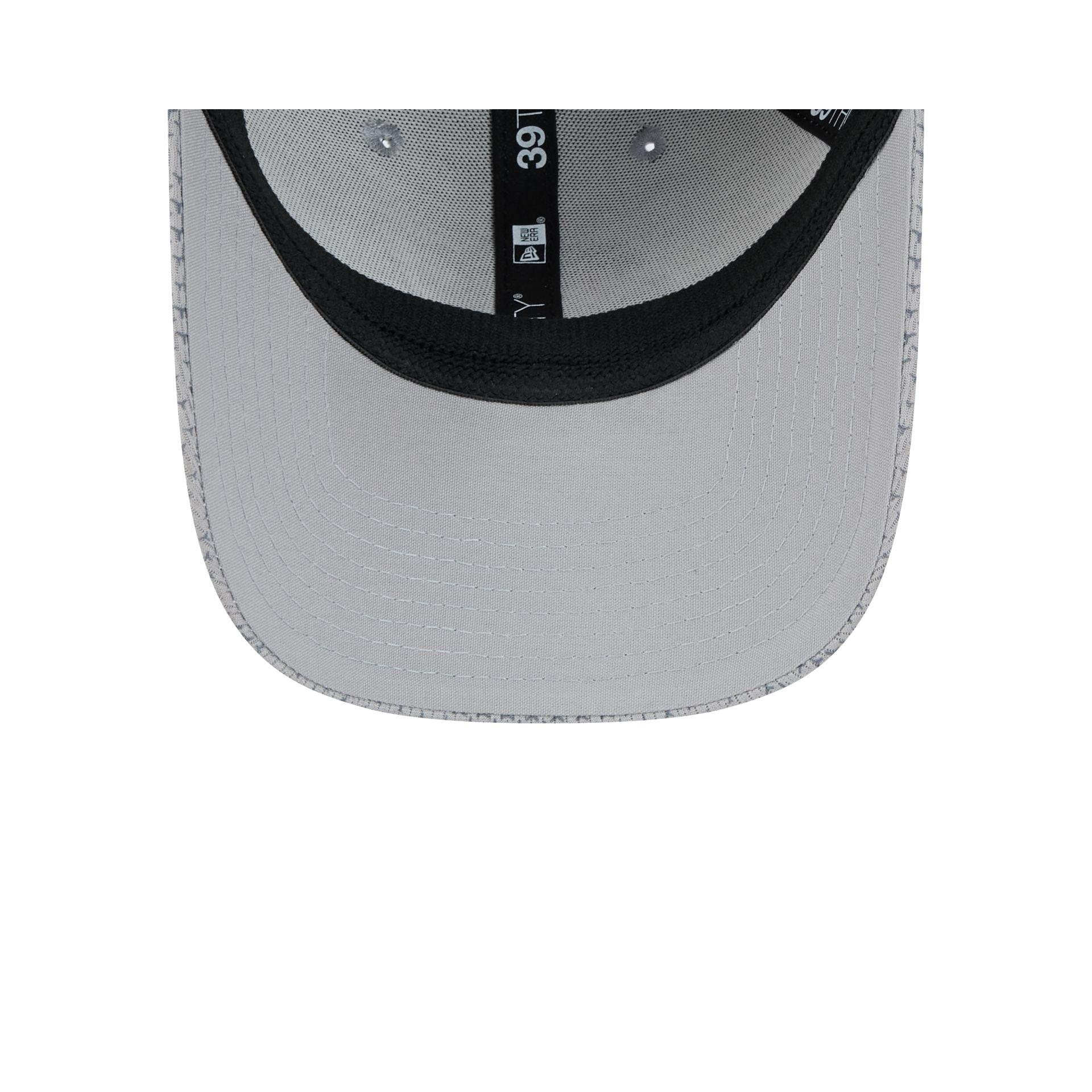 Tampa Bay Buccaneers 2024 Sideline Gray 39THIRTY Stretch Fit Hat Male Product Image