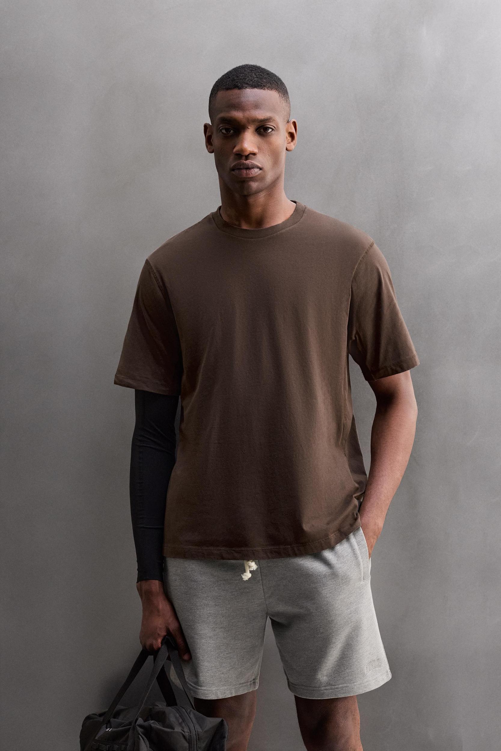 RUNNING GRAPHIC PRINT T-SHIRT Product Image