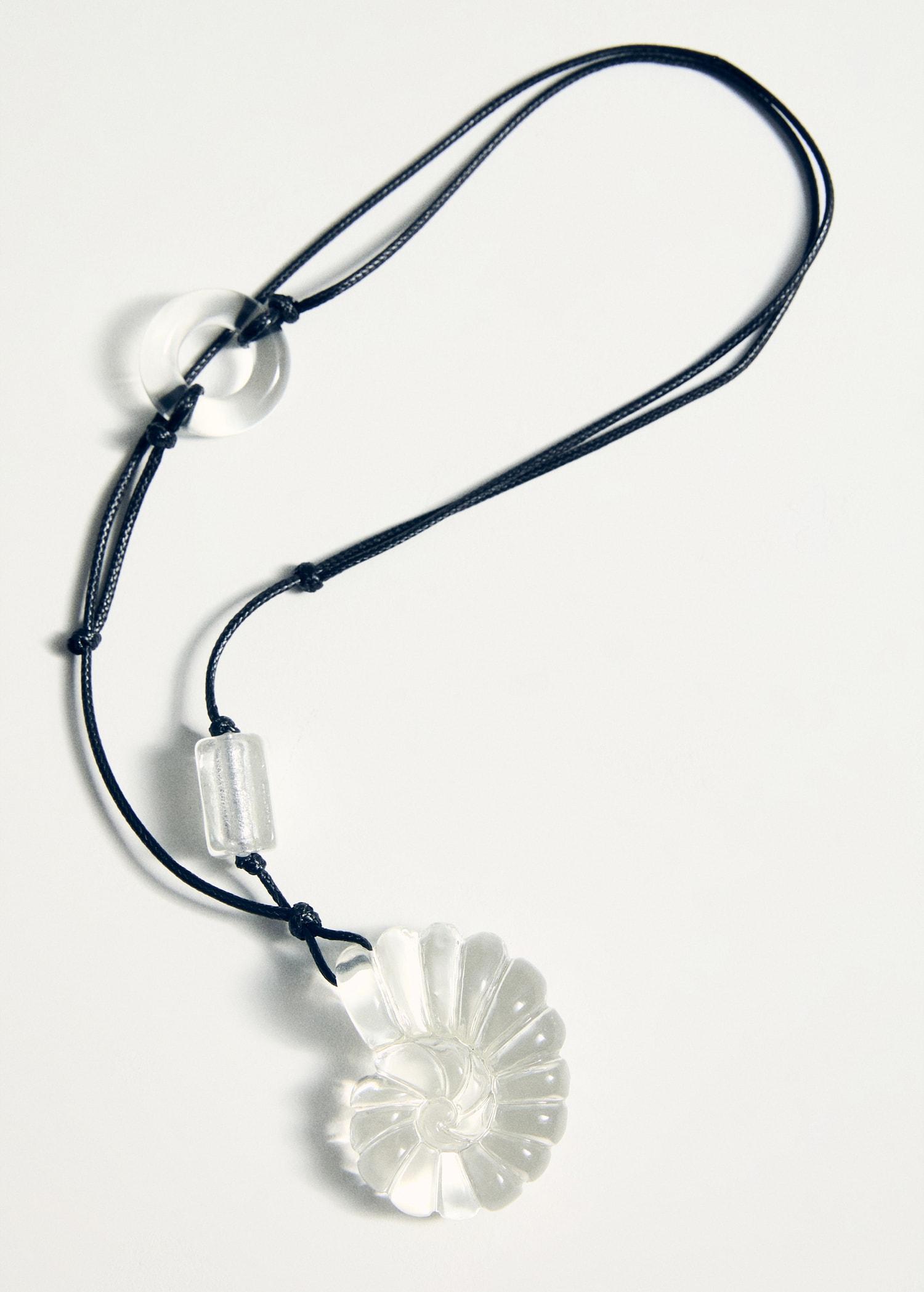 Resin shell necklace - Women | MANGO USA Product Image