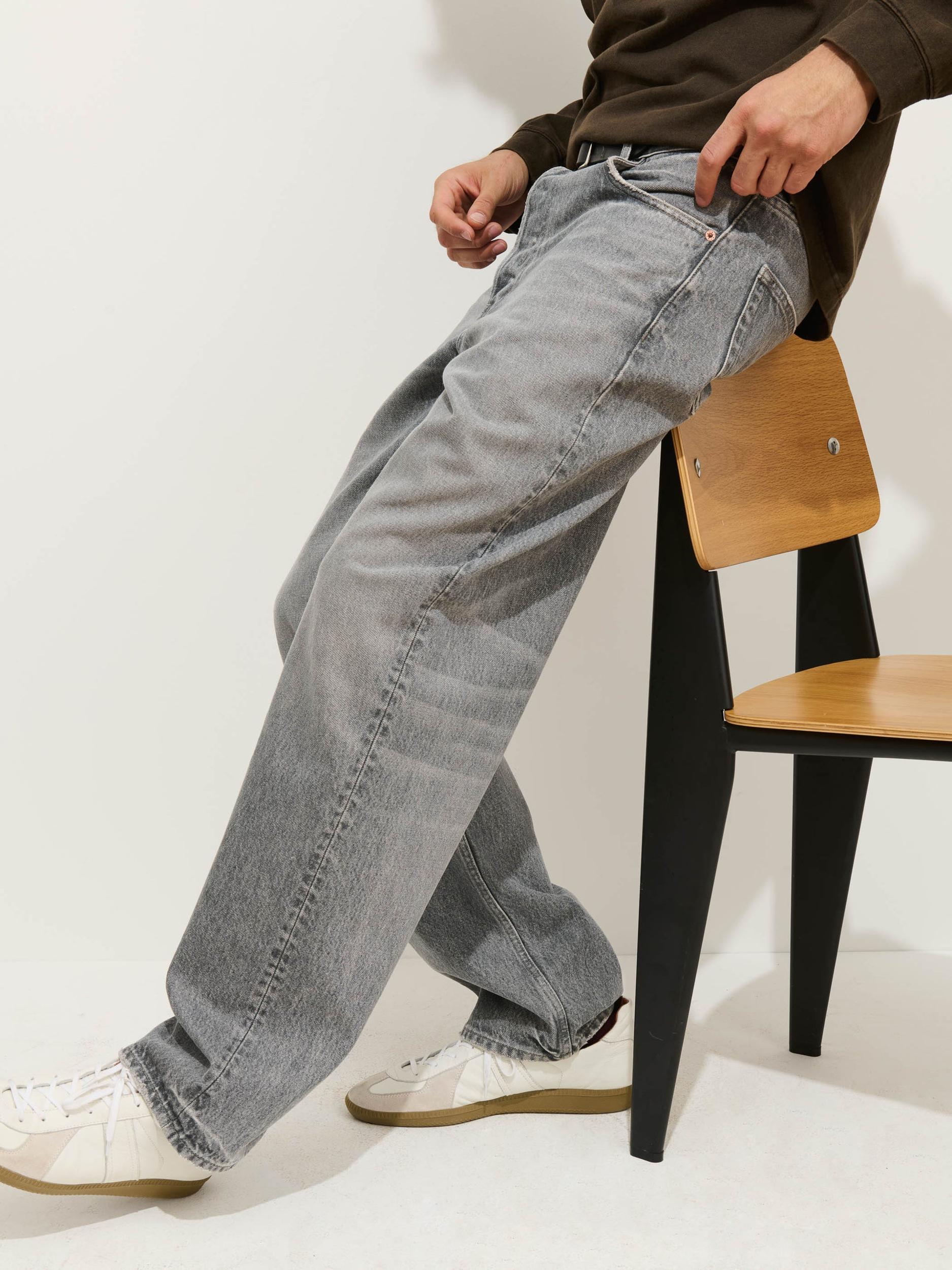 AM Relaxed Straight 5 Pocket Jean Product Image