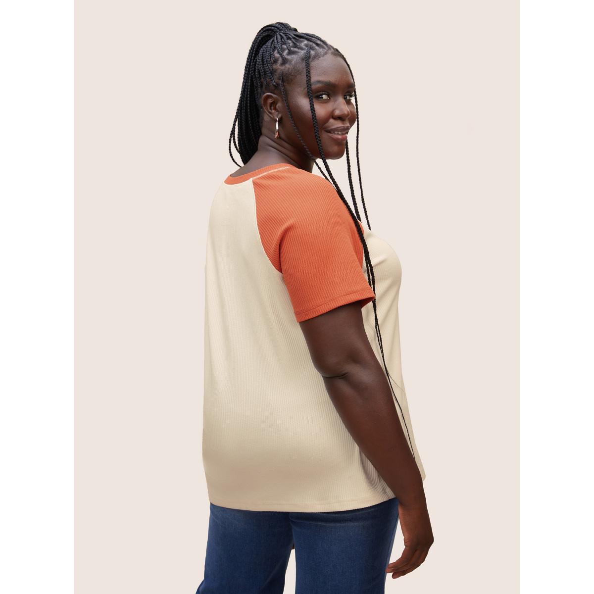 Plus Size Round Neck Contrast Raglan Sleeve T-shirt Multicolor Women Casual Contrast Round Neck Everyday T-shirts BloomChic 12/L Product Image