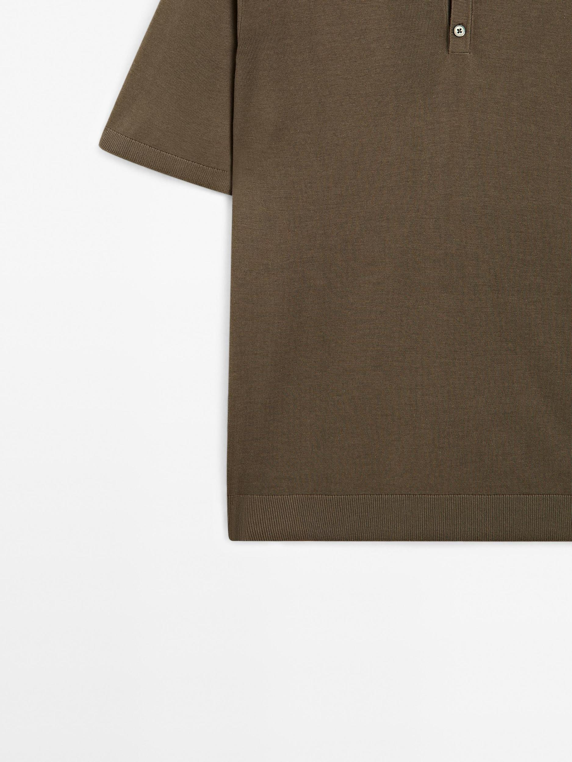 Knit polo shirt with coloured collar detail Product Image