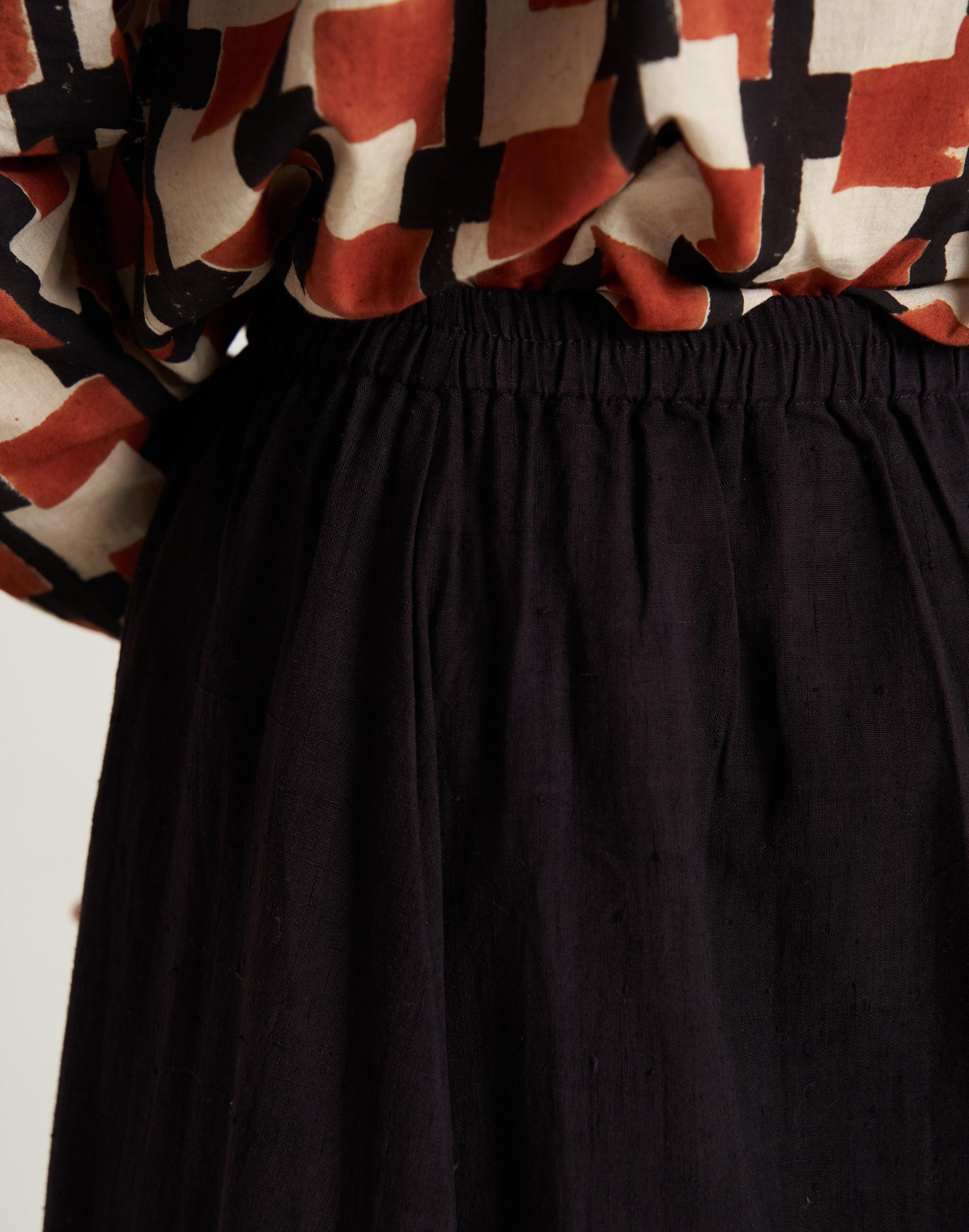 Classic organic black skirt Product Image