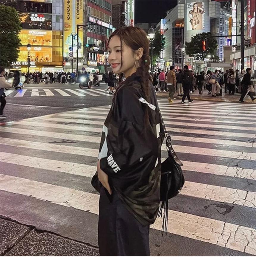 Short-Sleeve V-Neck Camo Print Numbering T-Shirt Product Image