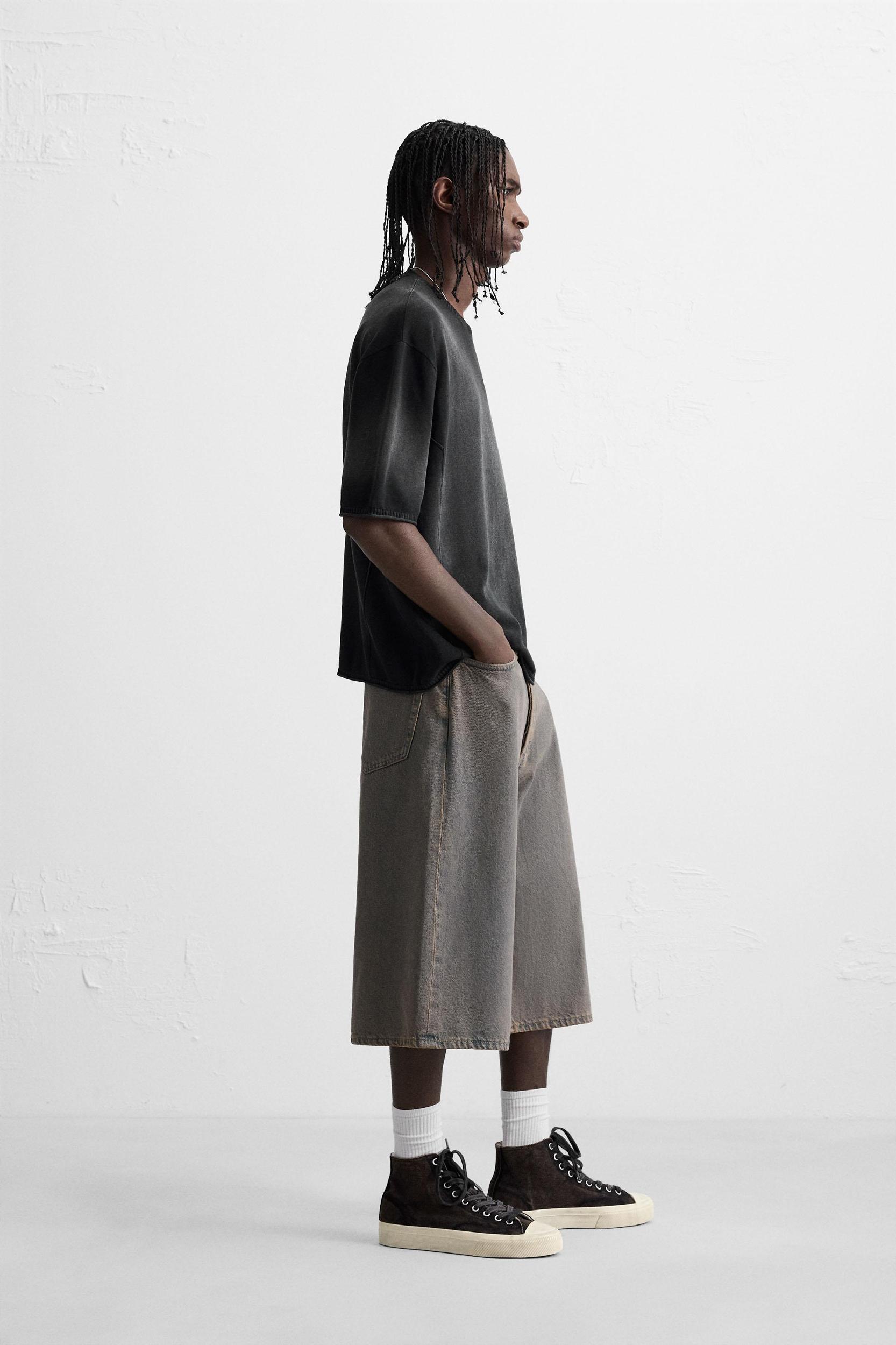 SPRAY PRINT KNIT T-SHIRT Product Image