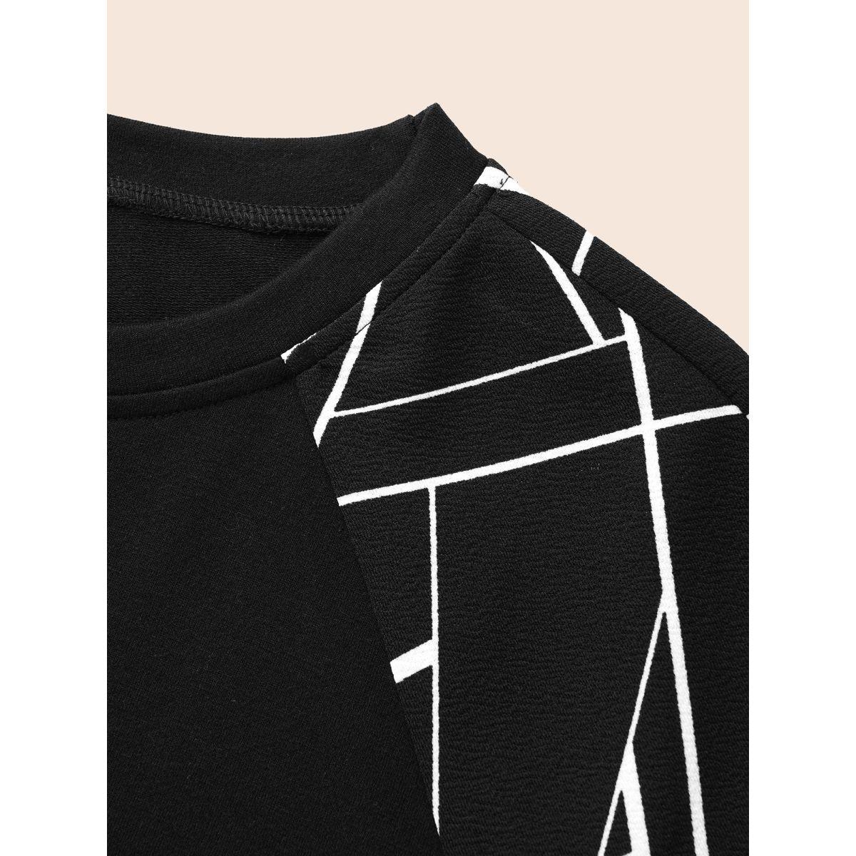 Plus Size Geometric Round Neck Raglan Sleeve Sweatshirt Women Black Casual Elastic cuffs Round Neck Dailywear Sweatshirts BloomChic 22-24/3X Product Image