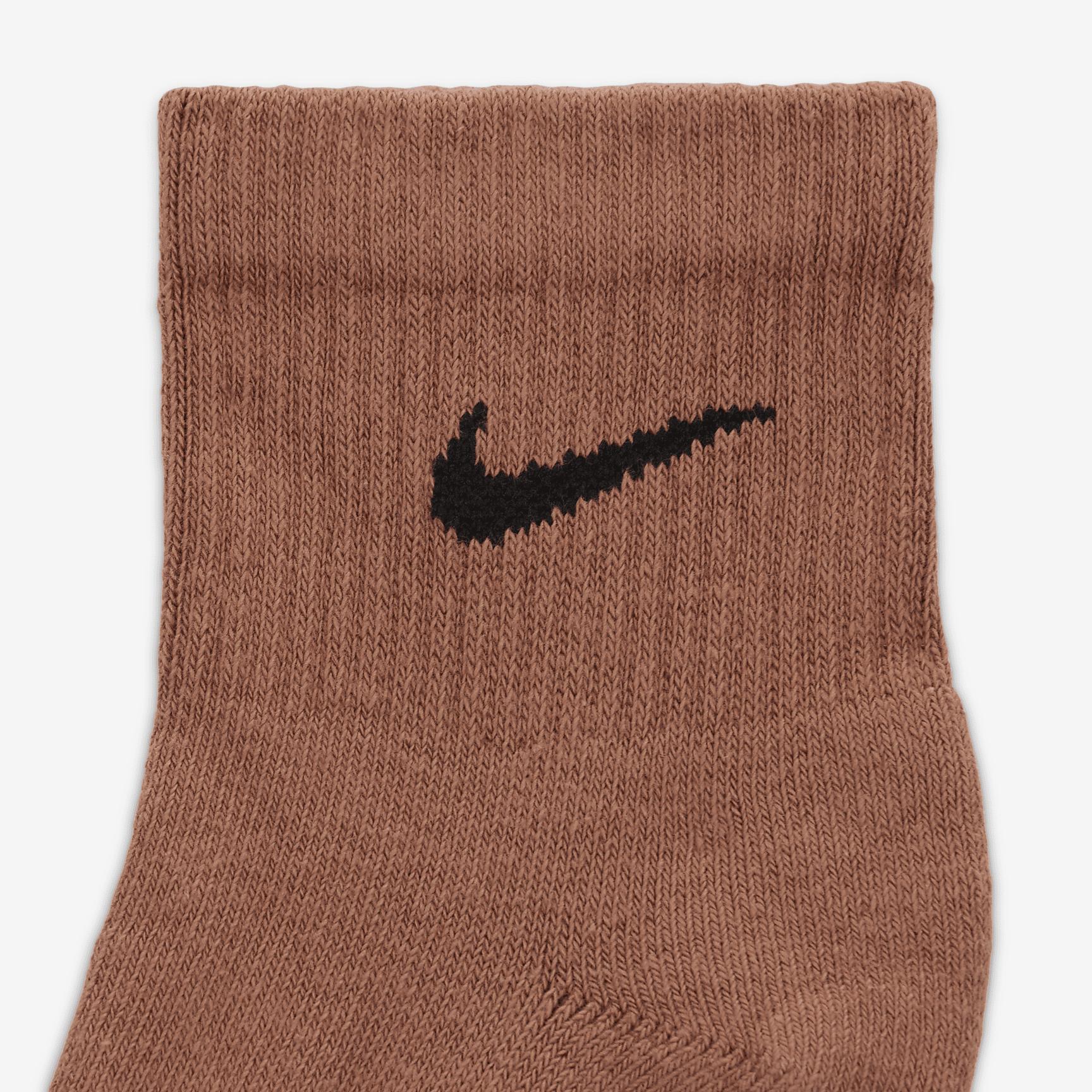 Nike Men's Everyday Plus Cushioned Training Ankle Socks (3 Pairs) Product Image