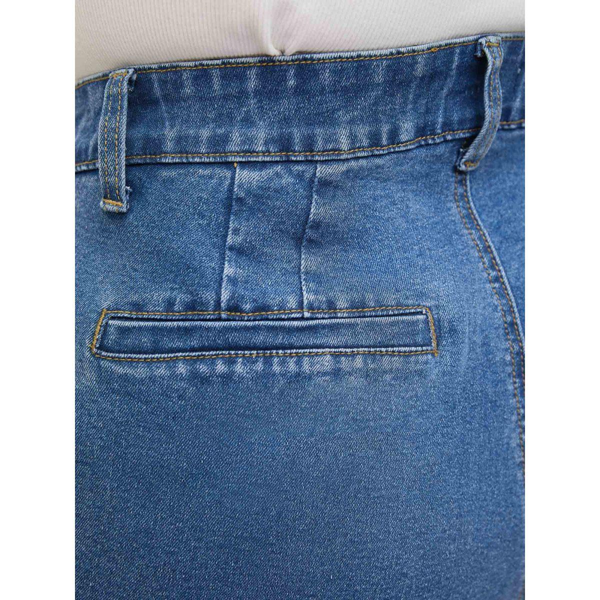 Plus Size Pull-On Stretchy Waist Denim Shorts Women Denimblue Medium stretch Casual Slanted pocket Casual Denim Shorts BloomChic 26/4X Product Image