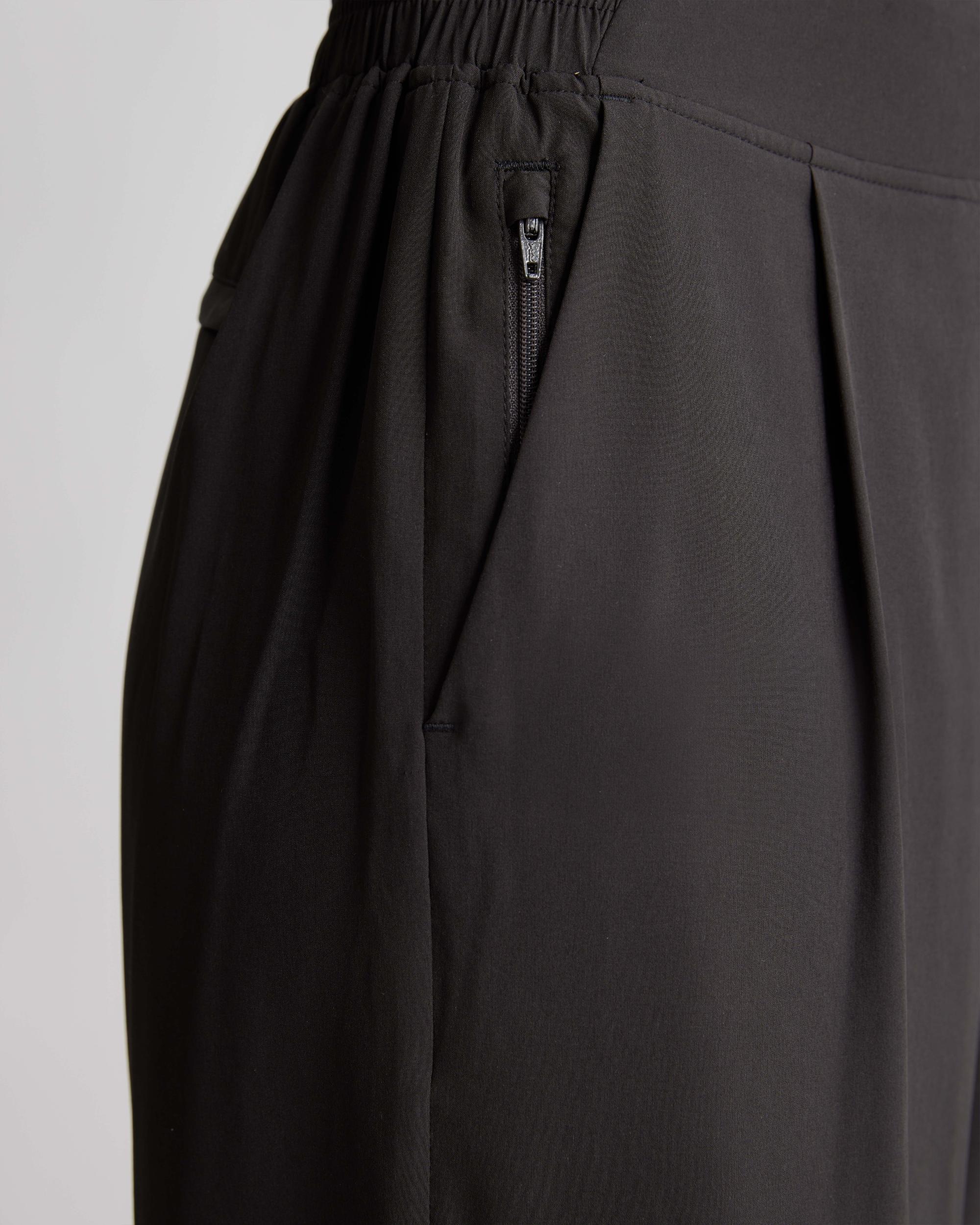 Quince | Women's Performance Tech Wide Leg Pants Size XL, Recycled Polyester Product Image