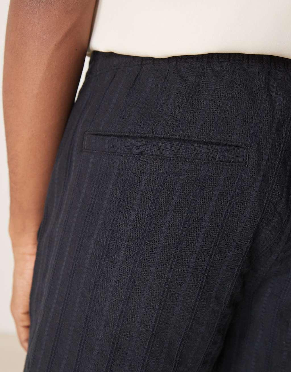 Abercrombie & Fitch 6 inch textured linen drawstring shorts in black Product Image