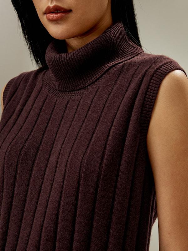 Turtleneck Sleeveless Cashmere Vest Product Image