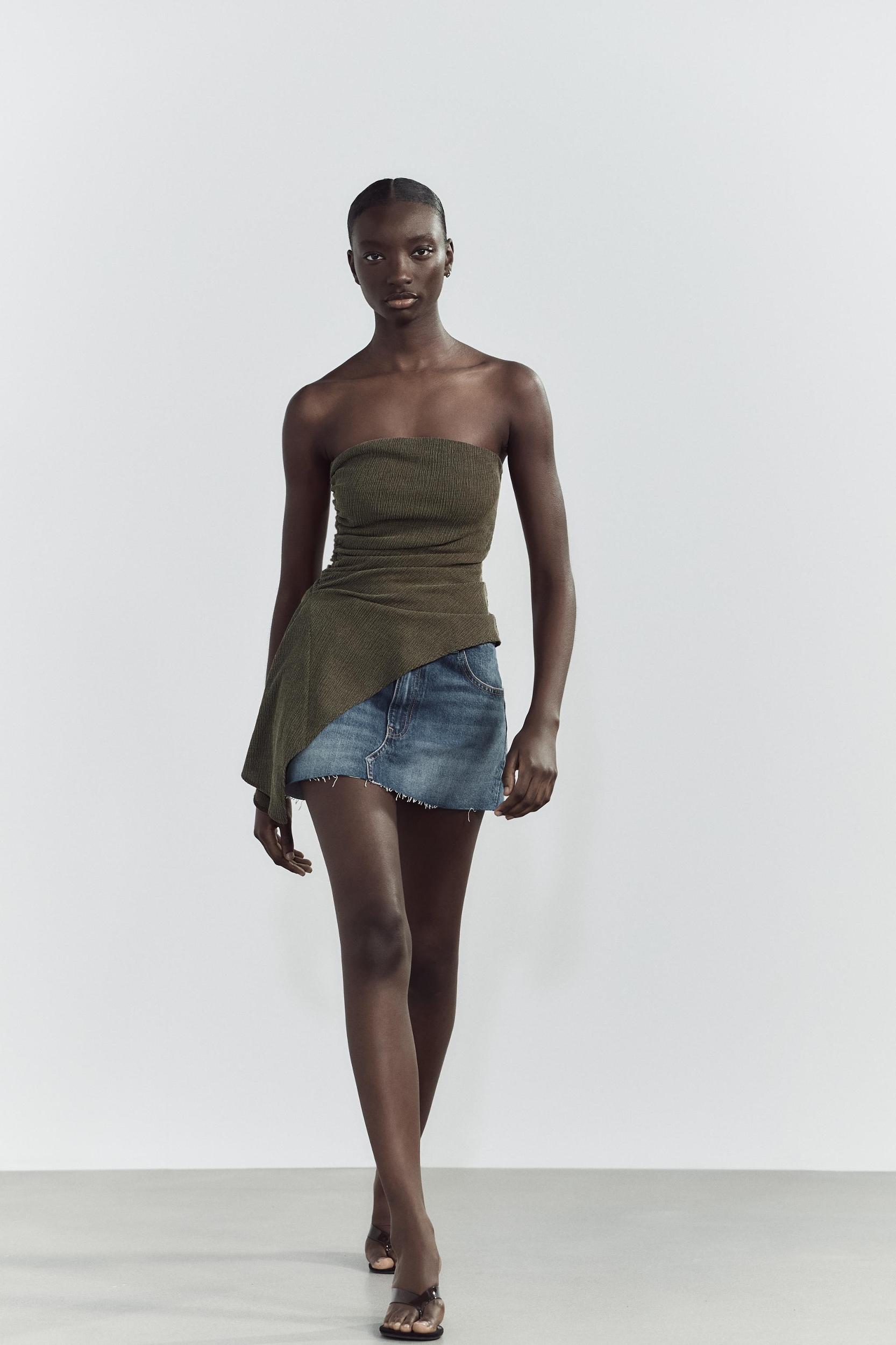 TEXTURED BANDEAU TOP Product Image