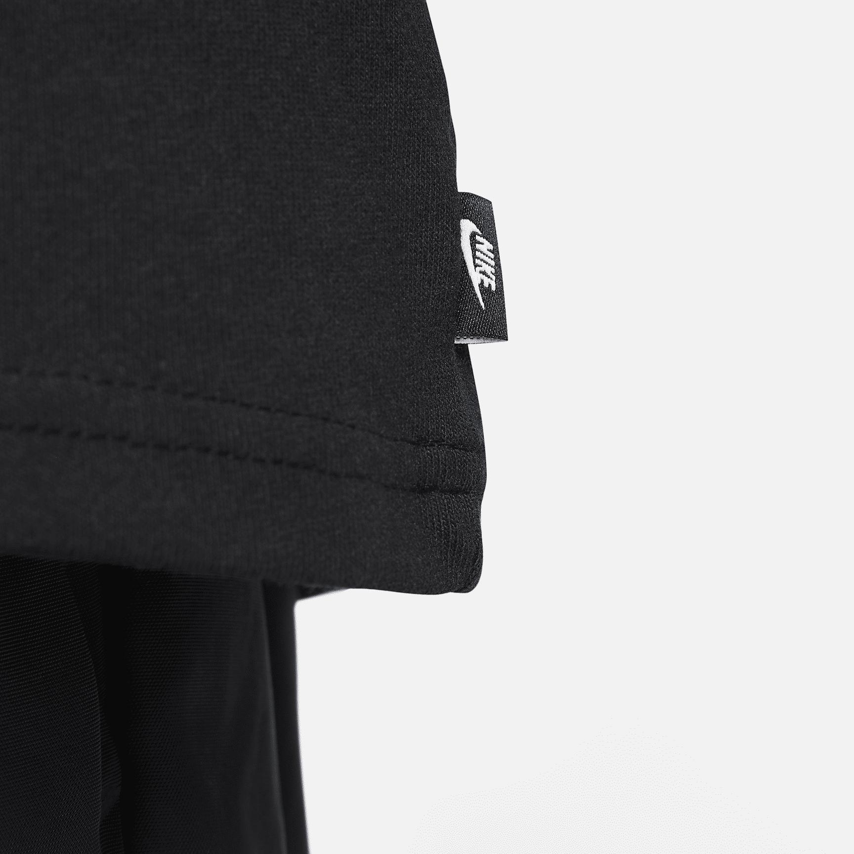 Nike Sportswear Premium Essentials Men's Pocket T-Shirt Product Image