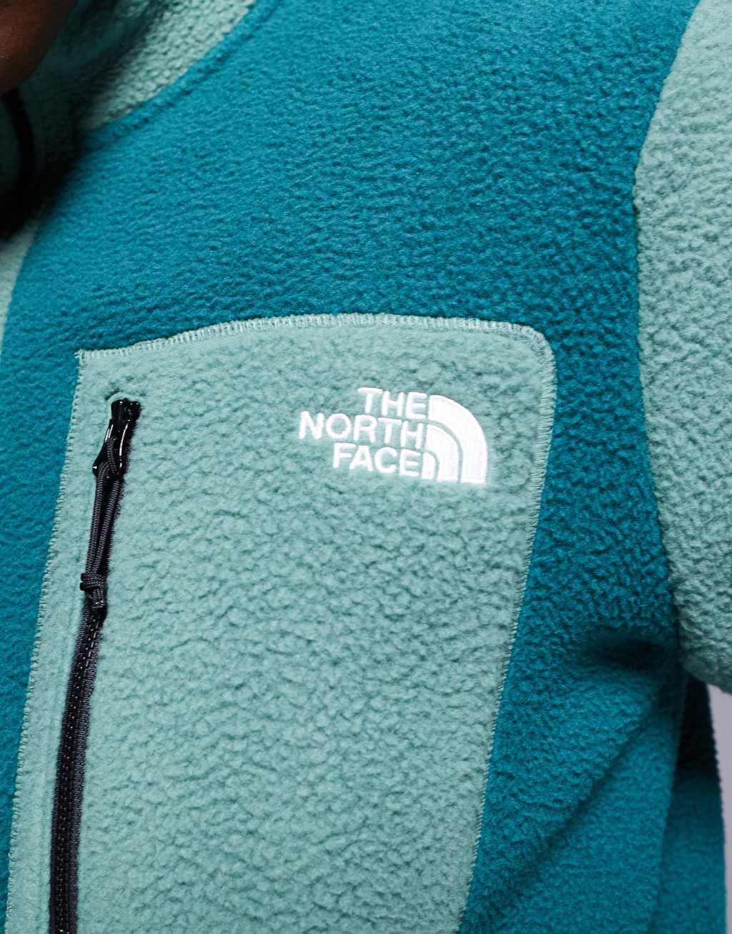 The North Face Yumiori Full Zip in green Product Image