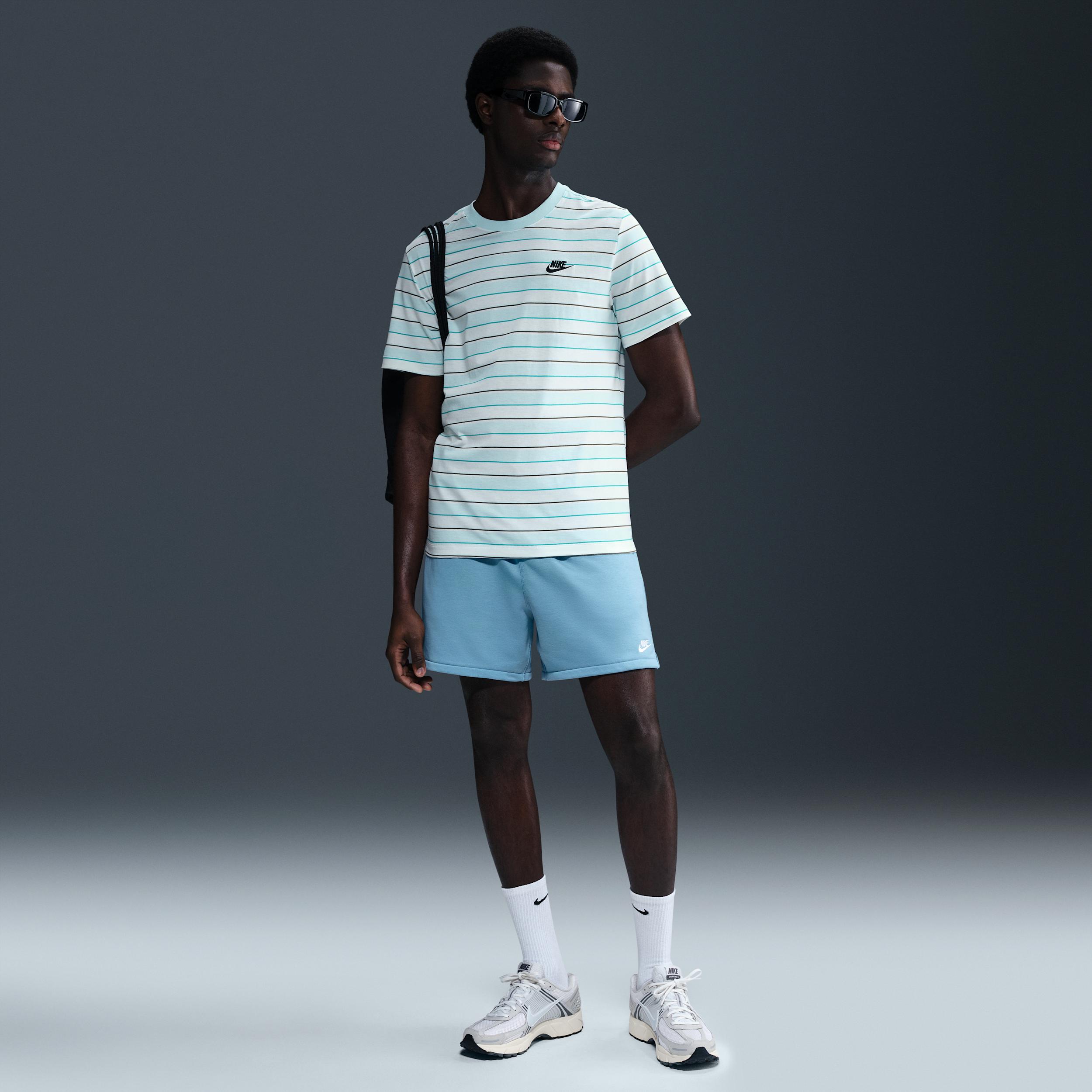 Nike Men's Club T-Shirt Product Image