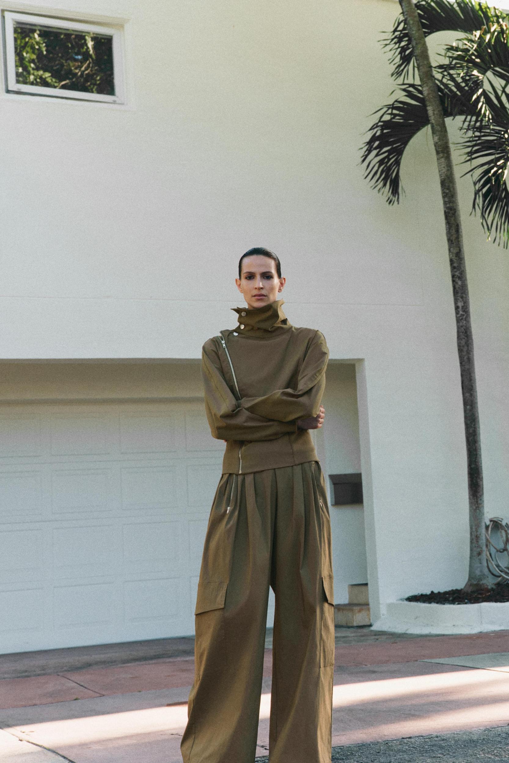 PLEATED RELAXED FIT PANTS Product Image