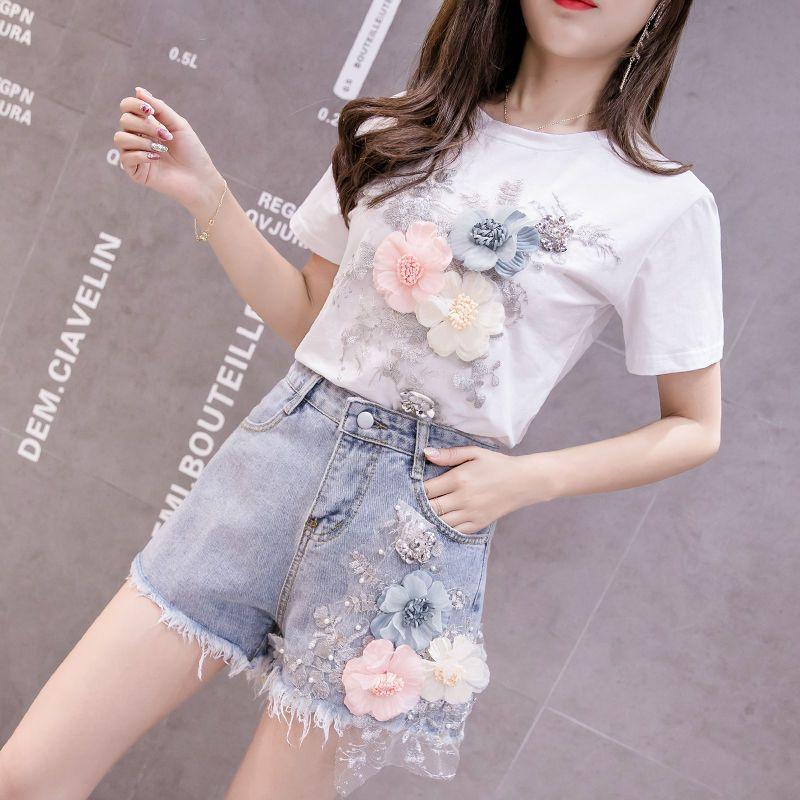 Short-Sleeve Flower Accent T-Shirt / Fray-Hem Denim Shorts Product Image