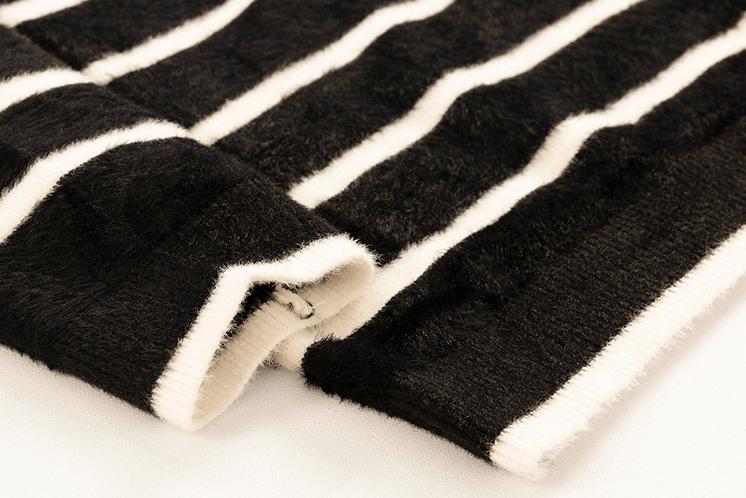 RT No. 3346 WOOLEN STRIPED SWEATER Product Image