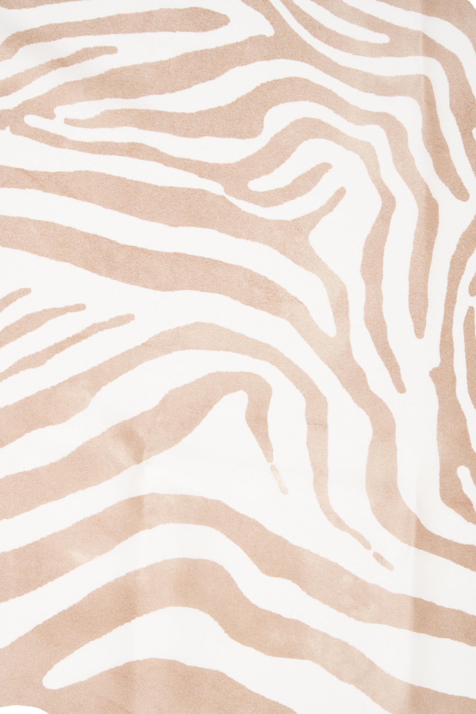 Foulard with animal print Product Image