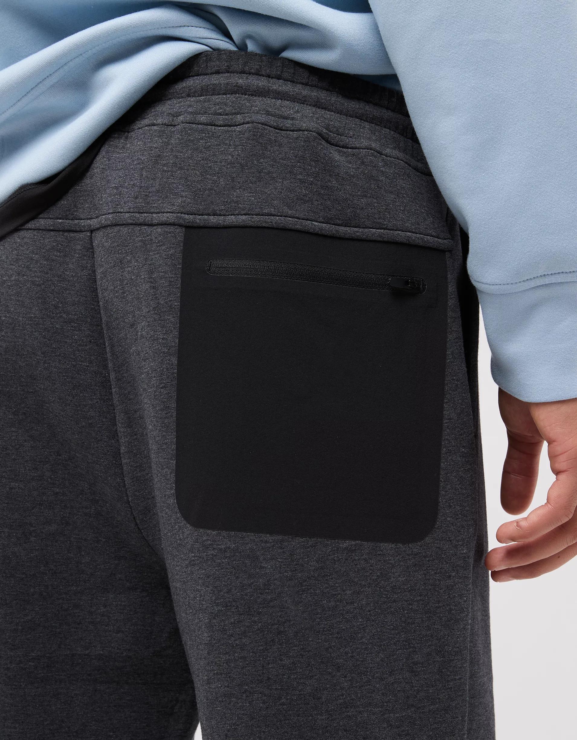 AE 24/7 Tech Fleece Jogger Product Image