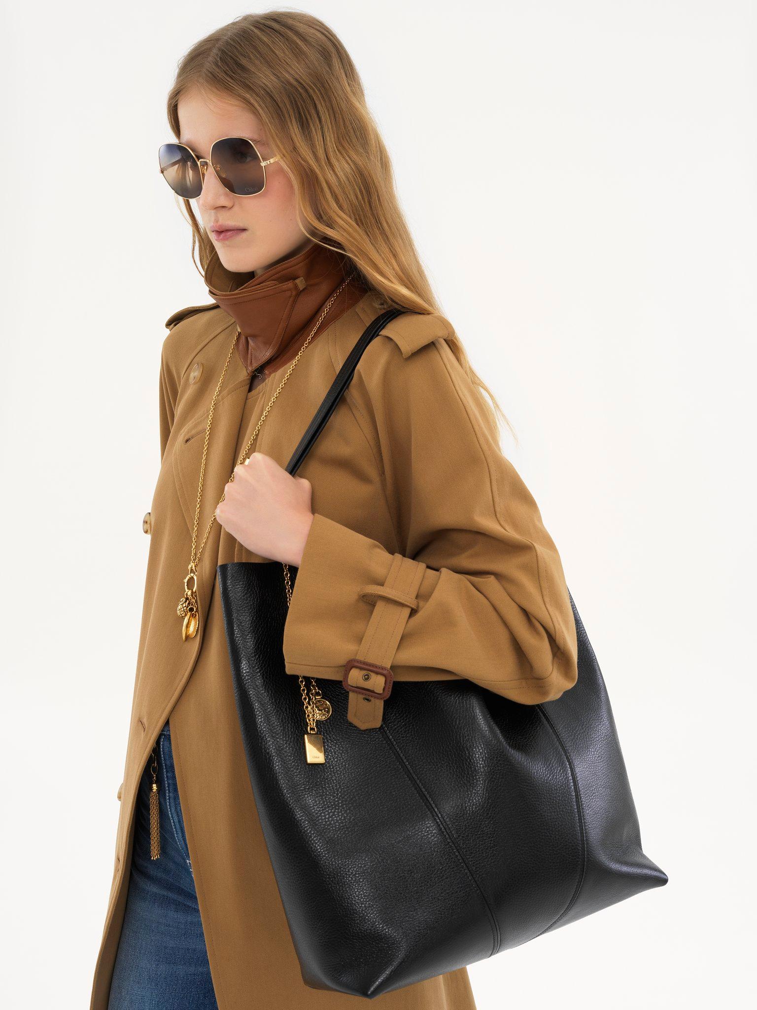 Large Chloé Spin tote bag in grained leather Product Image