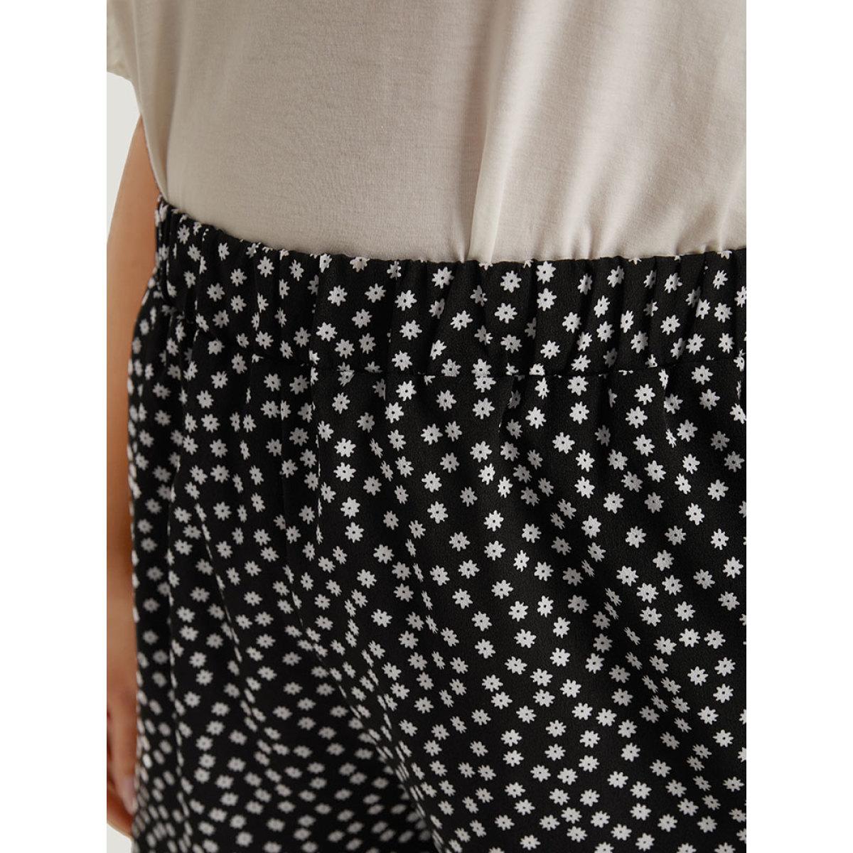 Plus Size Ditsy Floral Pocket Elastic Waist Ruffled Hem Shorts Women BlackFlower Elegant Elastic Waist Dailywear Shorts BloomChic 14-16/1X Product Image