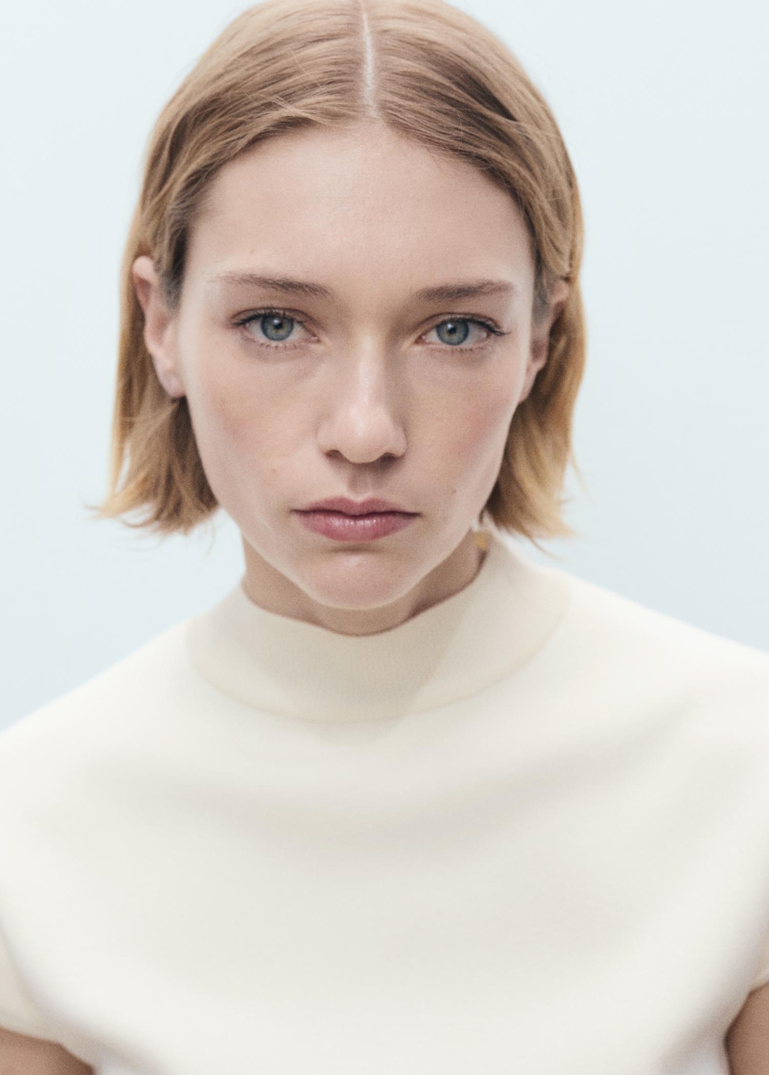 Short-sleeved fine-knit sweater - Women | MANGO USA Product Image