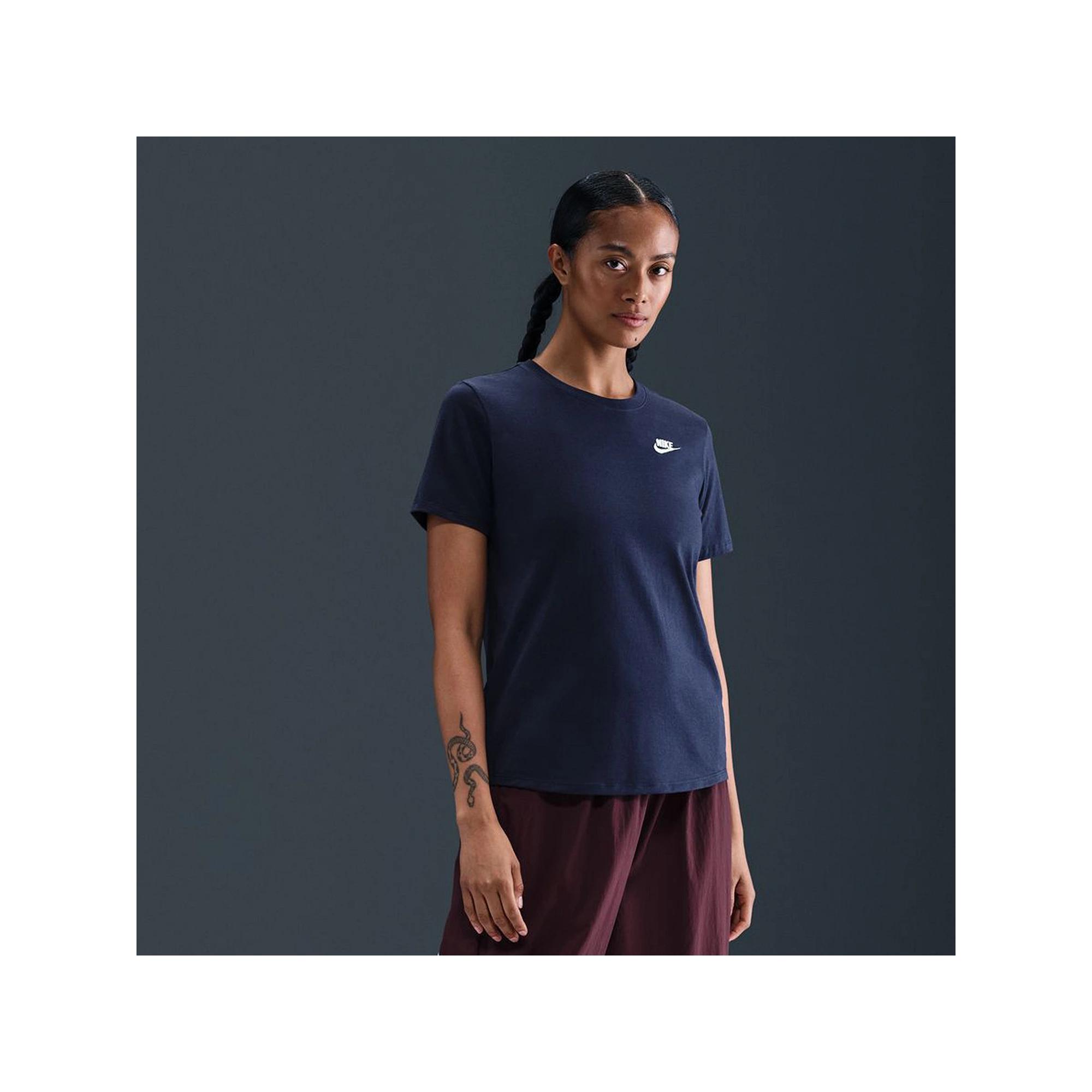 Women's Nike Sportswear Club Essentials Tee,  Product Image