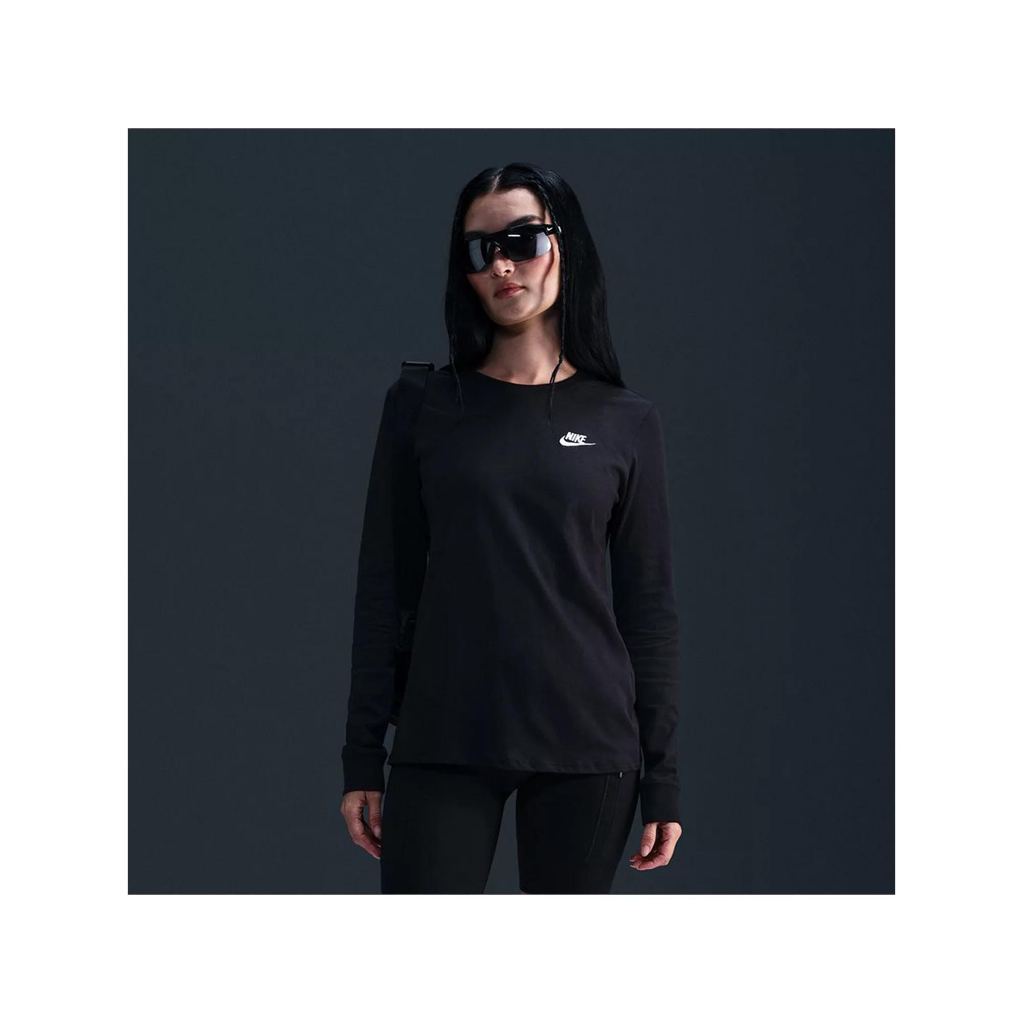 Womens Nike Sportswear Club Long-Sleeve T-Shirt | HF0780-010 Product Image