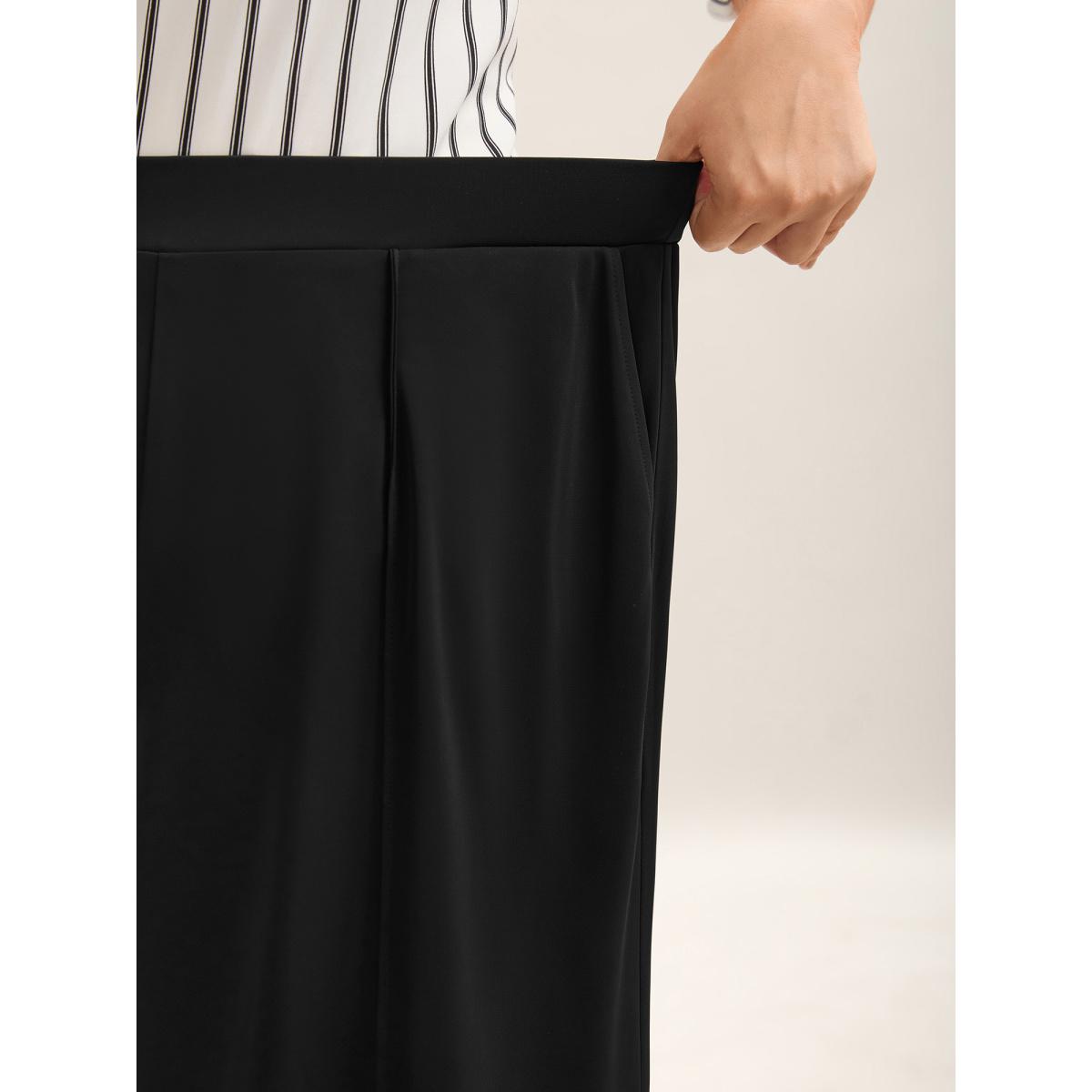 Plus Size Stretchy Pleated Pockets Wide-Leg Pants Women Black At the Office Wide Leg Mid Rise Work Pants BloomChic 10/M Product Image