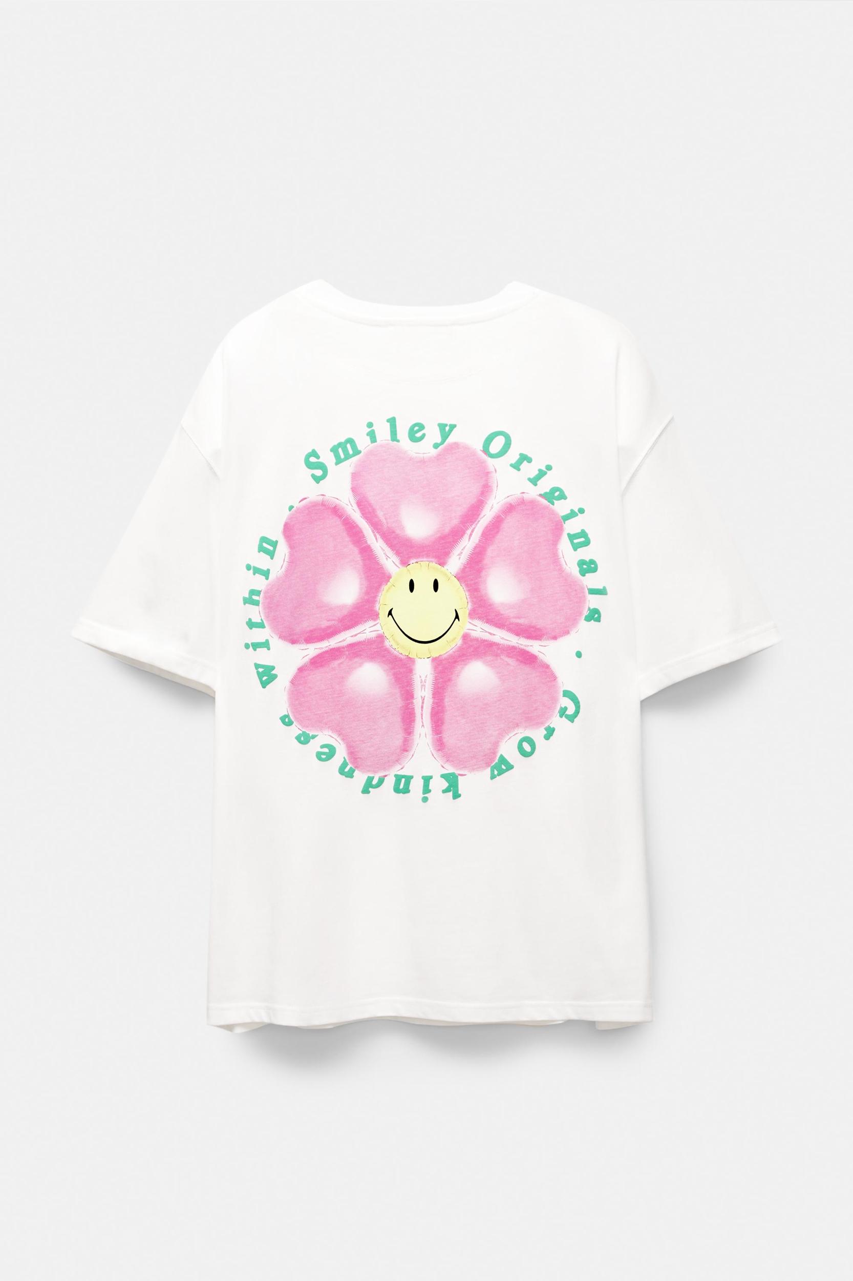 Smiley flower T-shirt Product Image