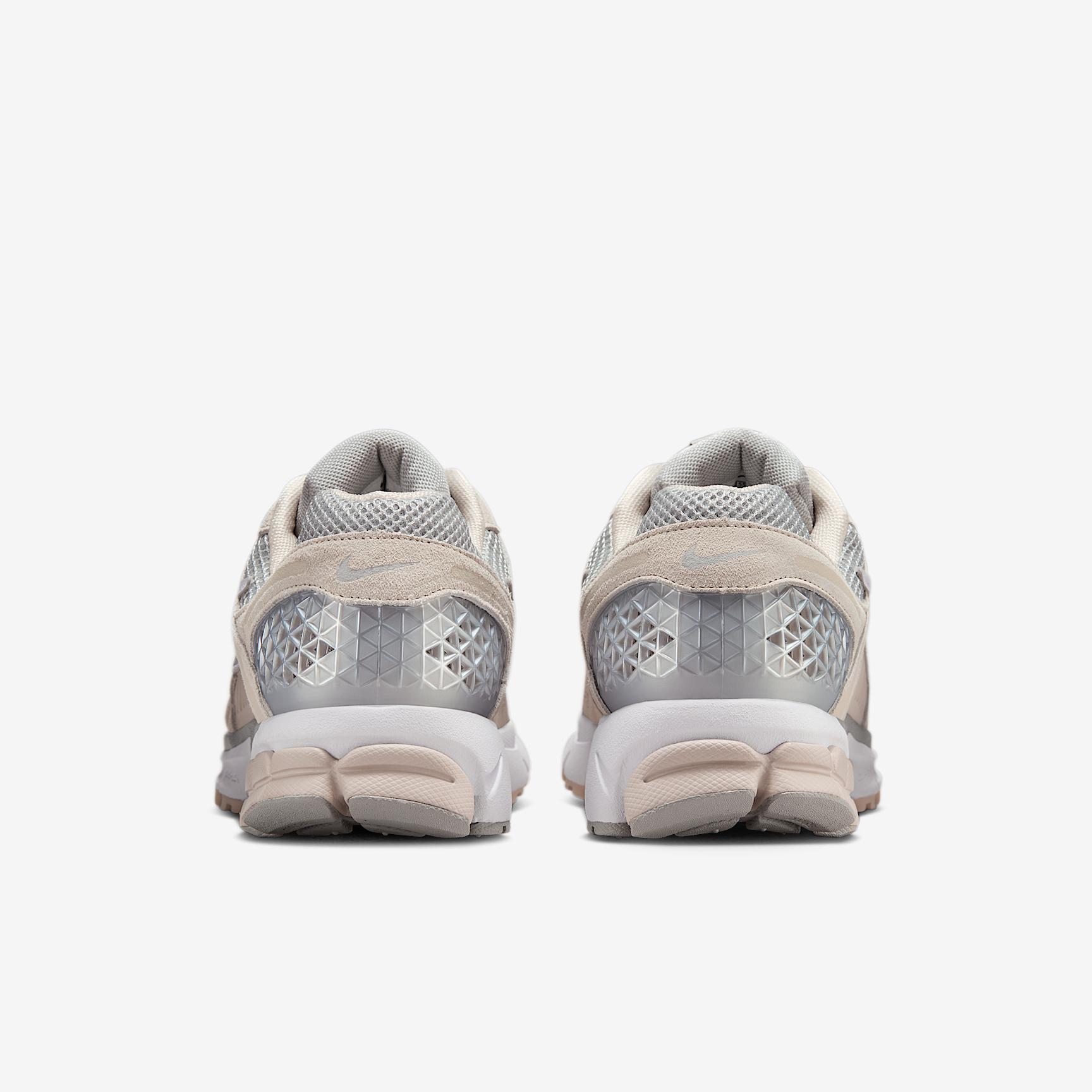 Nike Mens Zoom Vomero 5 Shoes | HF1553-101 Product Image