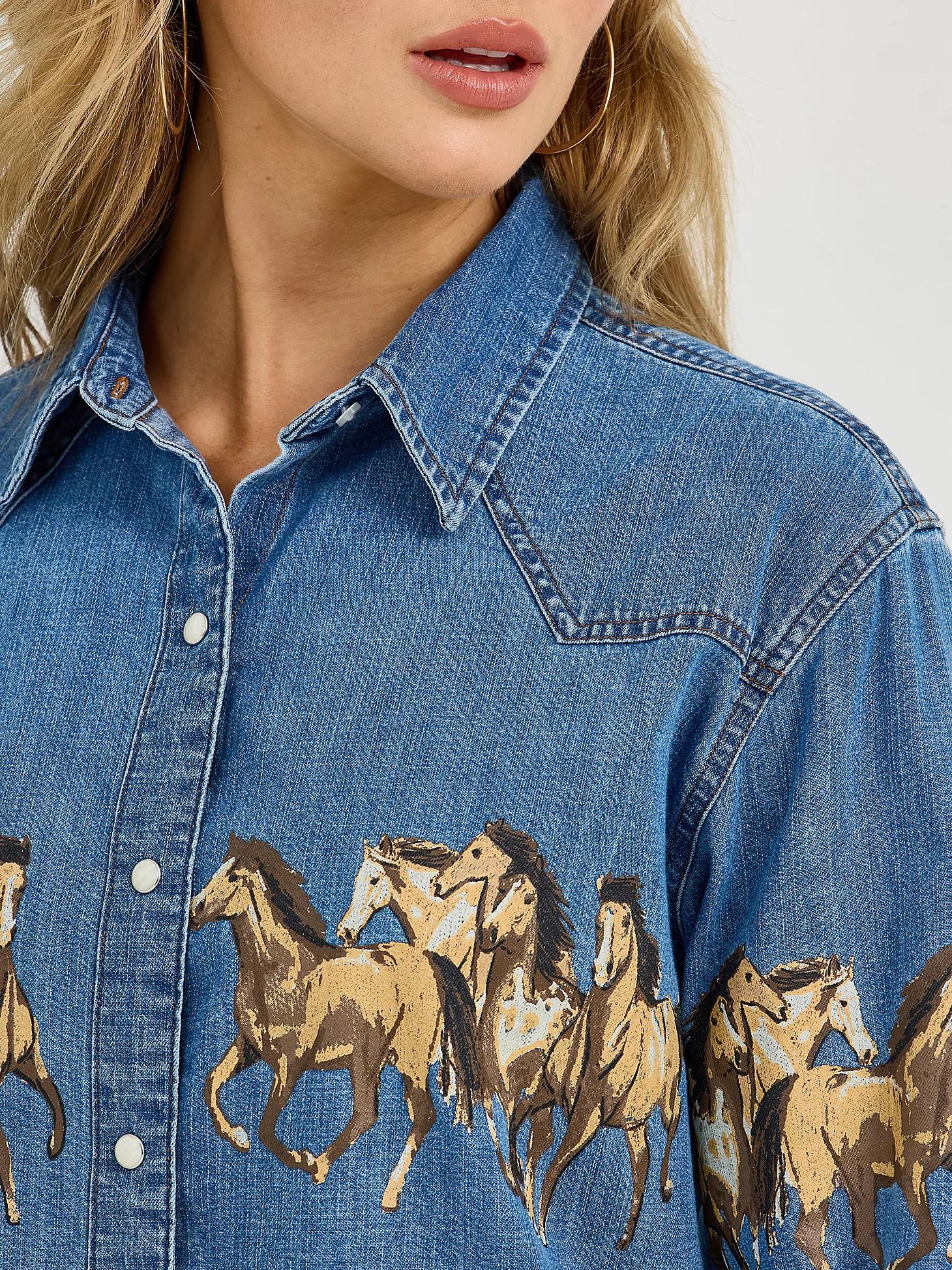 Women's Wrangler Horses Boyfriend Western Snap Shirt in Mid Denim Product Image