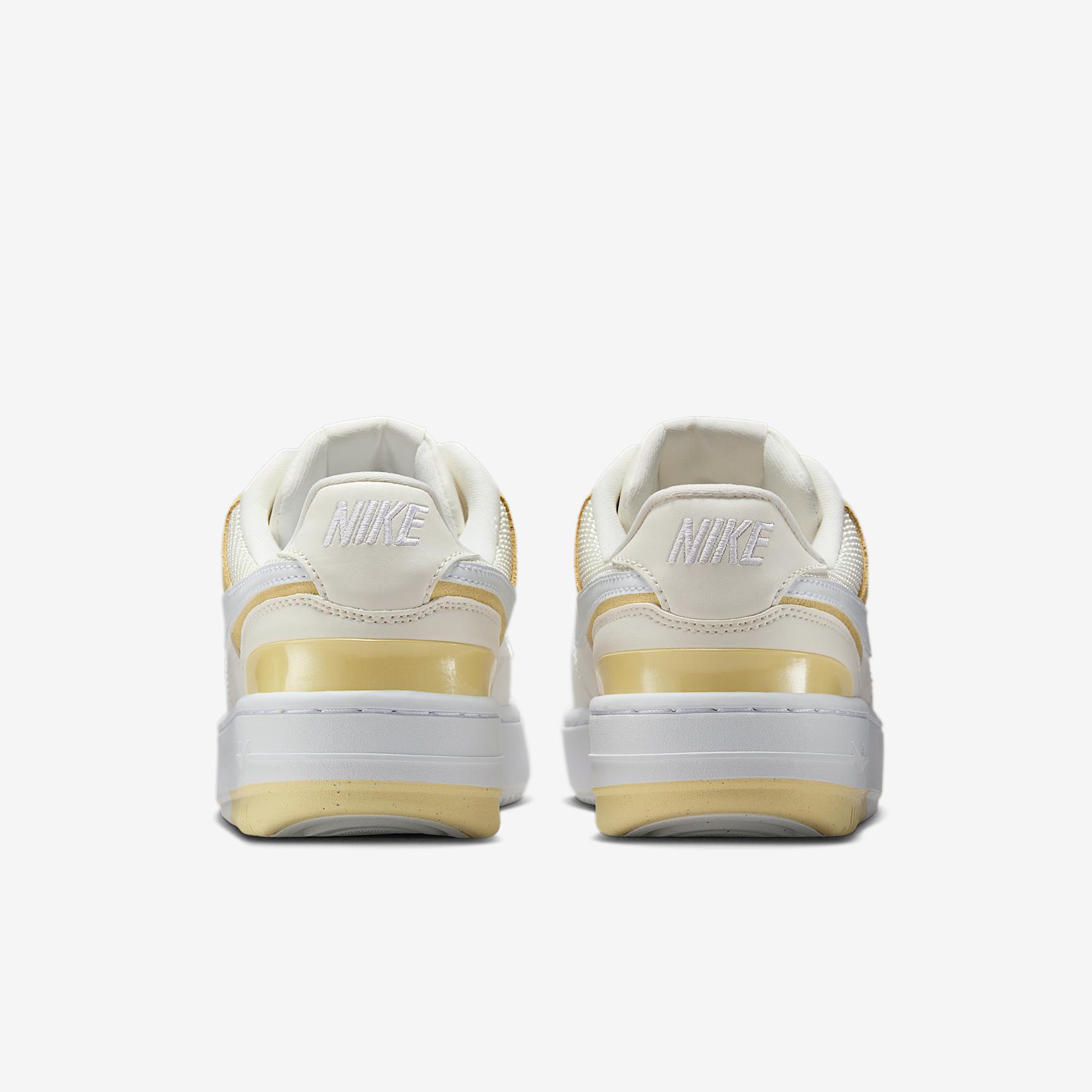 Nike Women's Gamma Force Shoes Product Image