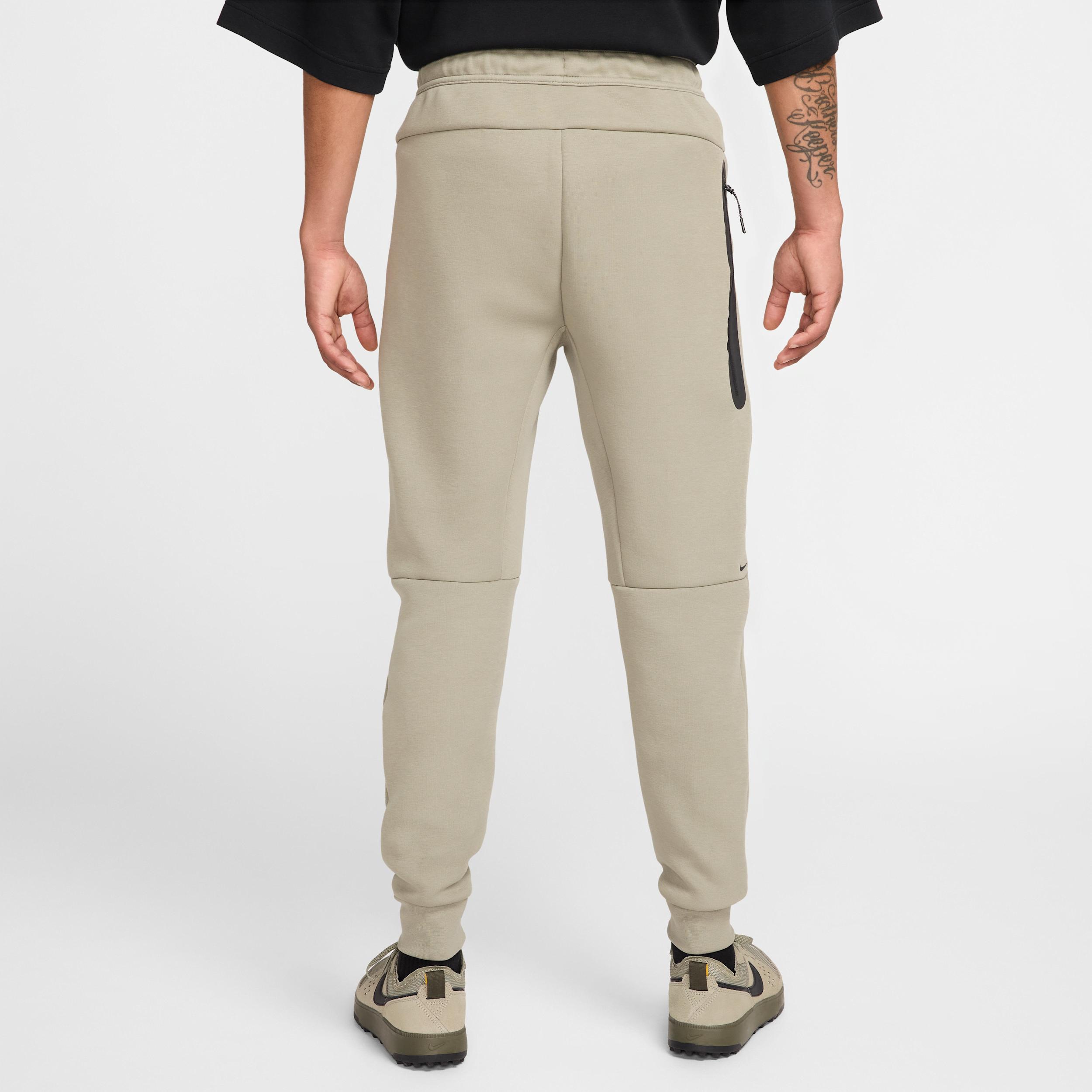Nike Men's Tech Fleece Jogger Pants Product Image