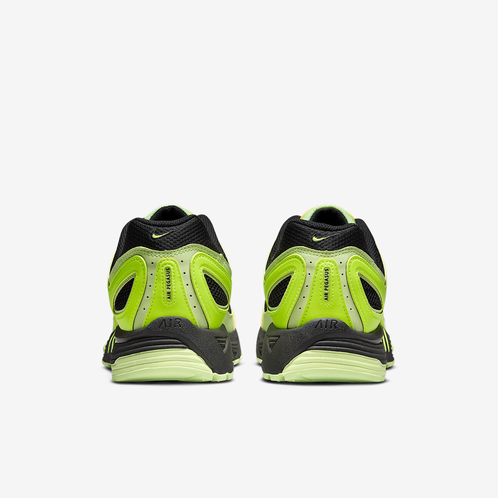 Nike Men's Air Pegasus 2005 Shoes Product Image